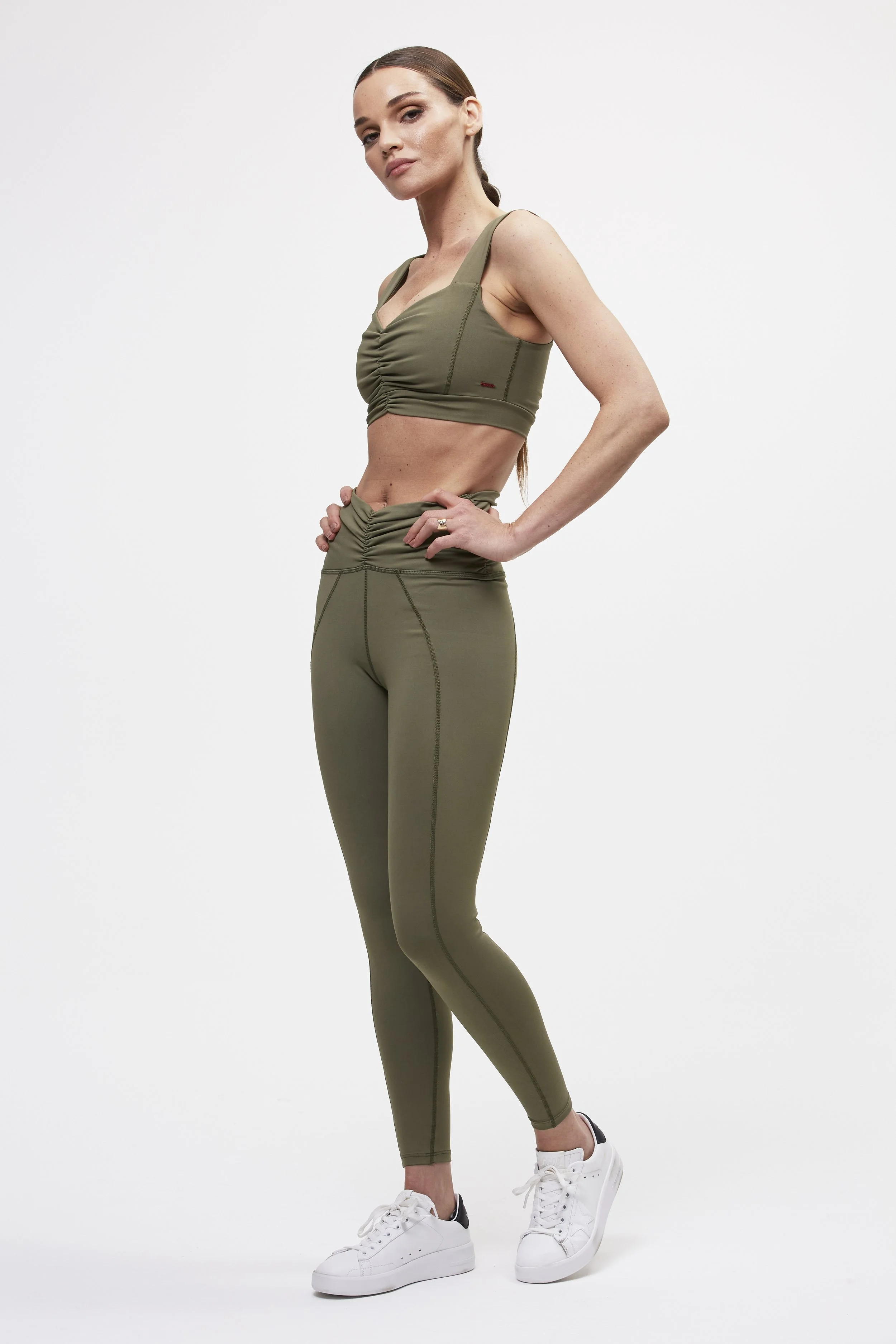 11420SPT00_ResnickSportsBra_41424SPT00_MerrickLegging_MartiniOlive_0638.jpg