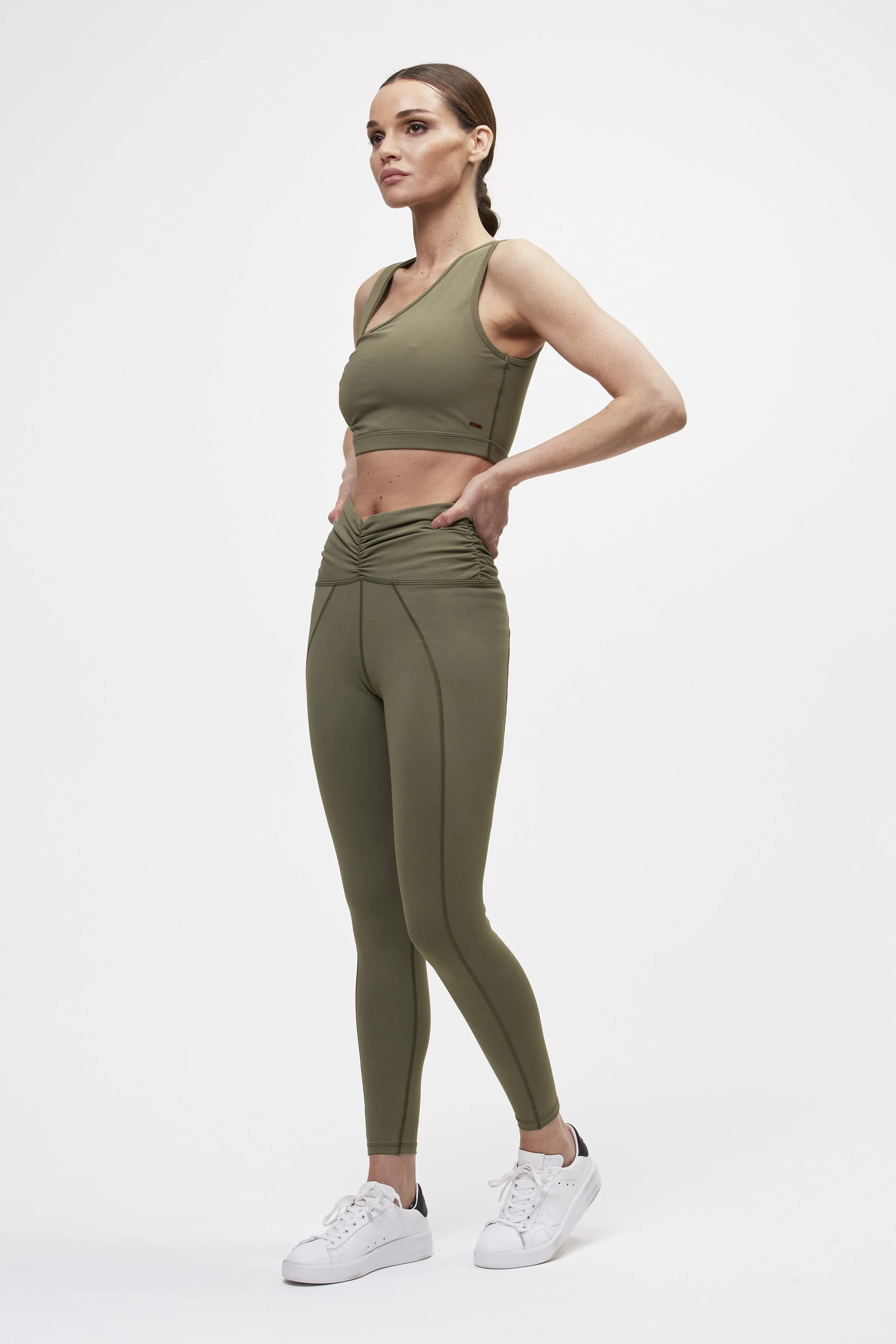 11419SPT00_BensonLongLineBra_41424SPT00_MerrickLegging_MartiniOlive_0659.jpg