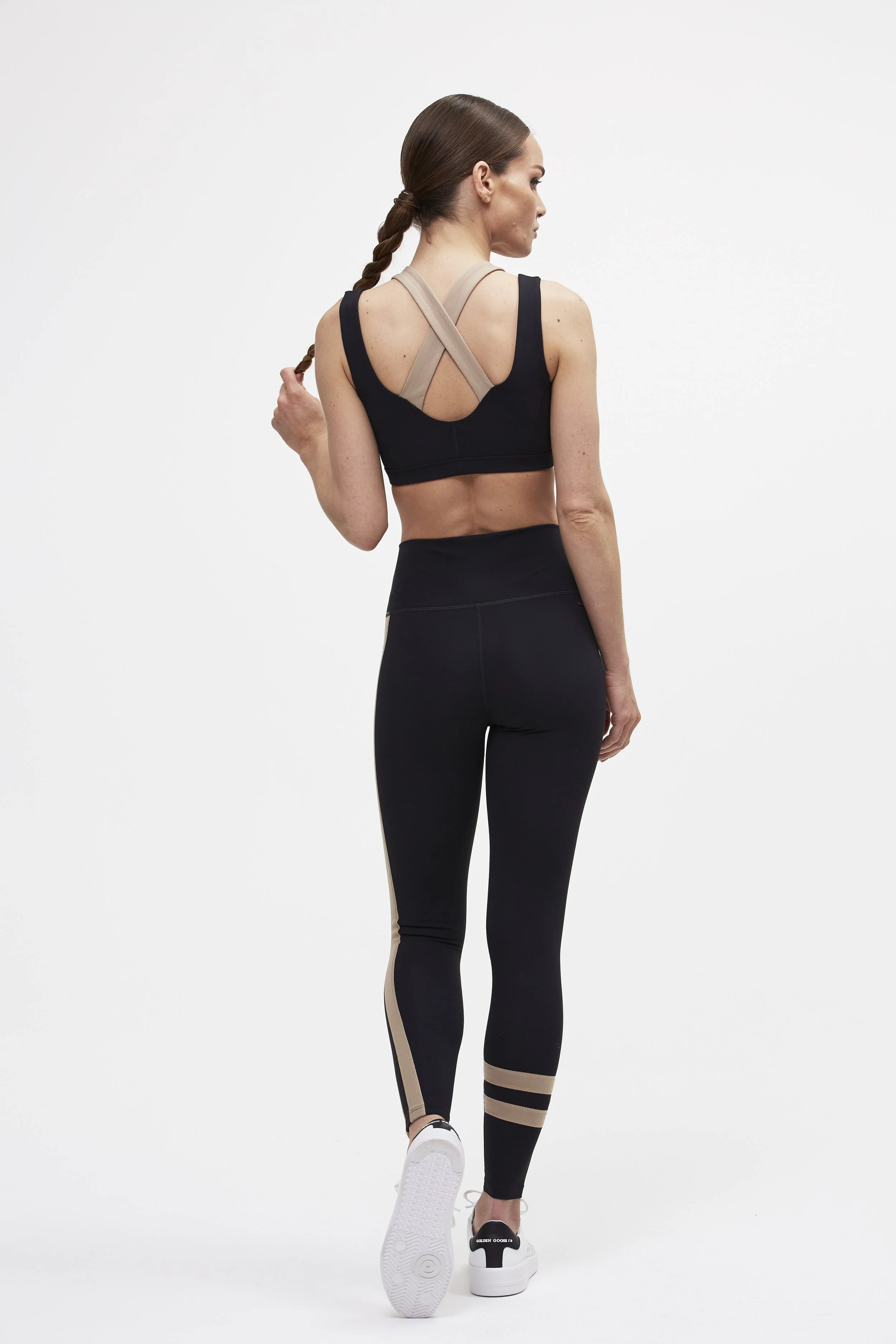 11418SPT00_TilleBra_41423SPT00_RadleeLegging_BlackCatCamel_0412.jpg