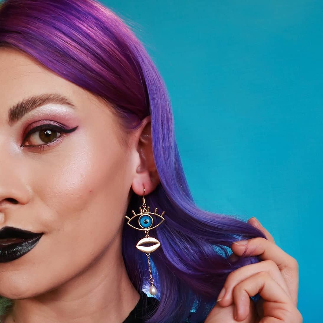 Oh I do love having freshly coloured hair! 🤗
.
I used @crazycolorltd Hot Purple mixed with Pinkissimo dye to get this gorgeous shade!
.
.
.
#crazycolor #crazycolorhair #purple #purplehair #pinkhair #hairdyeing #newhair #freshcolour #purplelook #make