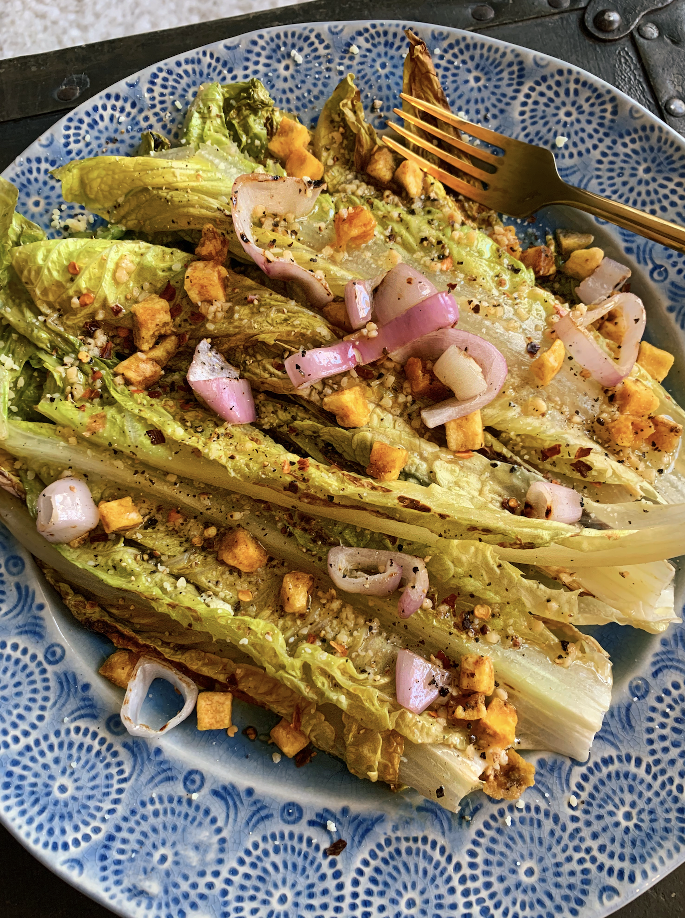 Grilled romaine salad with a lemon garlic vinaigrette (vegan, vegetarian)