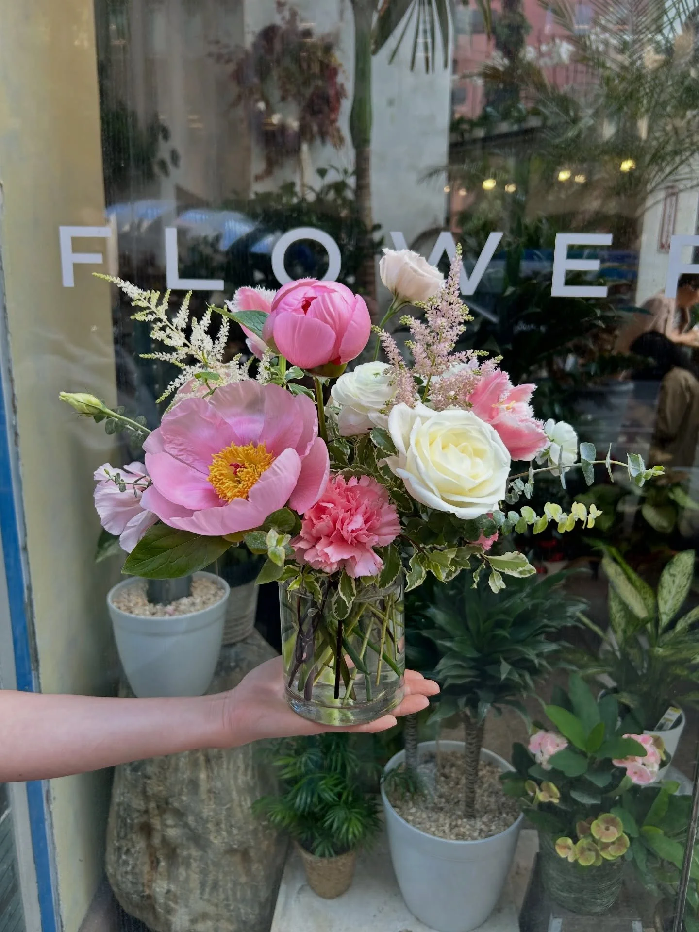 A little love in every stem 🌸 made to brighten her day.
#mothersdayflowers #sendflowers