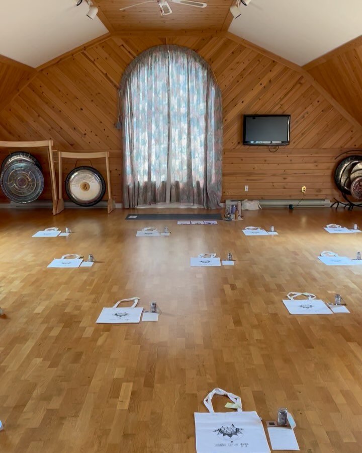 Sacred Stillness @wisteriaacres this weekend 💐 Such a beautiful group of souls showed up to this event on the pink full moon, to pour back into themselves and give their bodies and minds permission to rest 🙏🏻✨ It was truly an honour to hold space 
