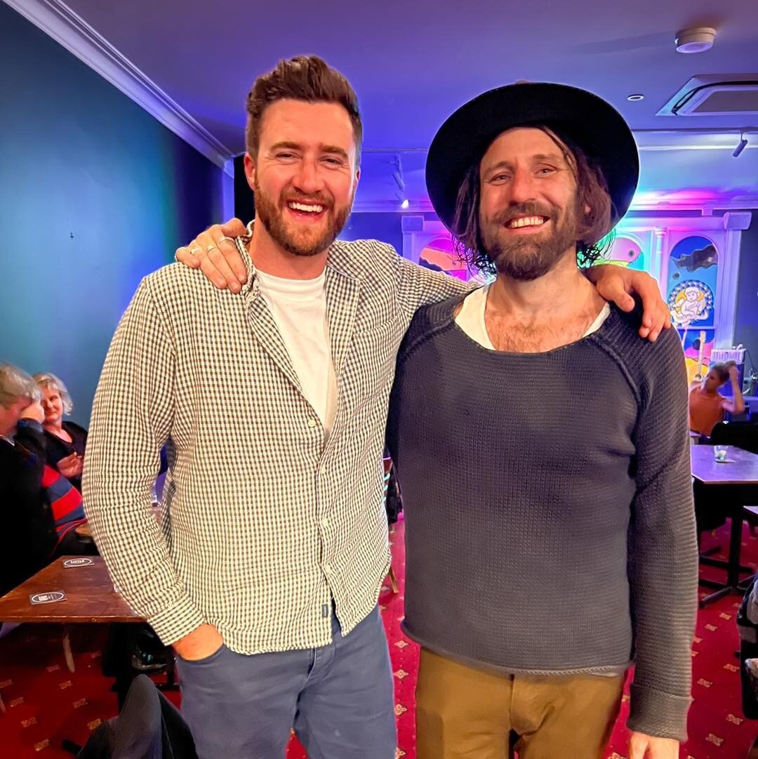 Props to The Victoria Bathurst for leading the charge in regular live music for Bathurst. 🎵

Last weekend I caught my friend and talented musician Matt Boylan-Smith, backed up by the wonderful Andy Nelson.🎤🎸

👏🏻👏🏻 Good to see our local busines