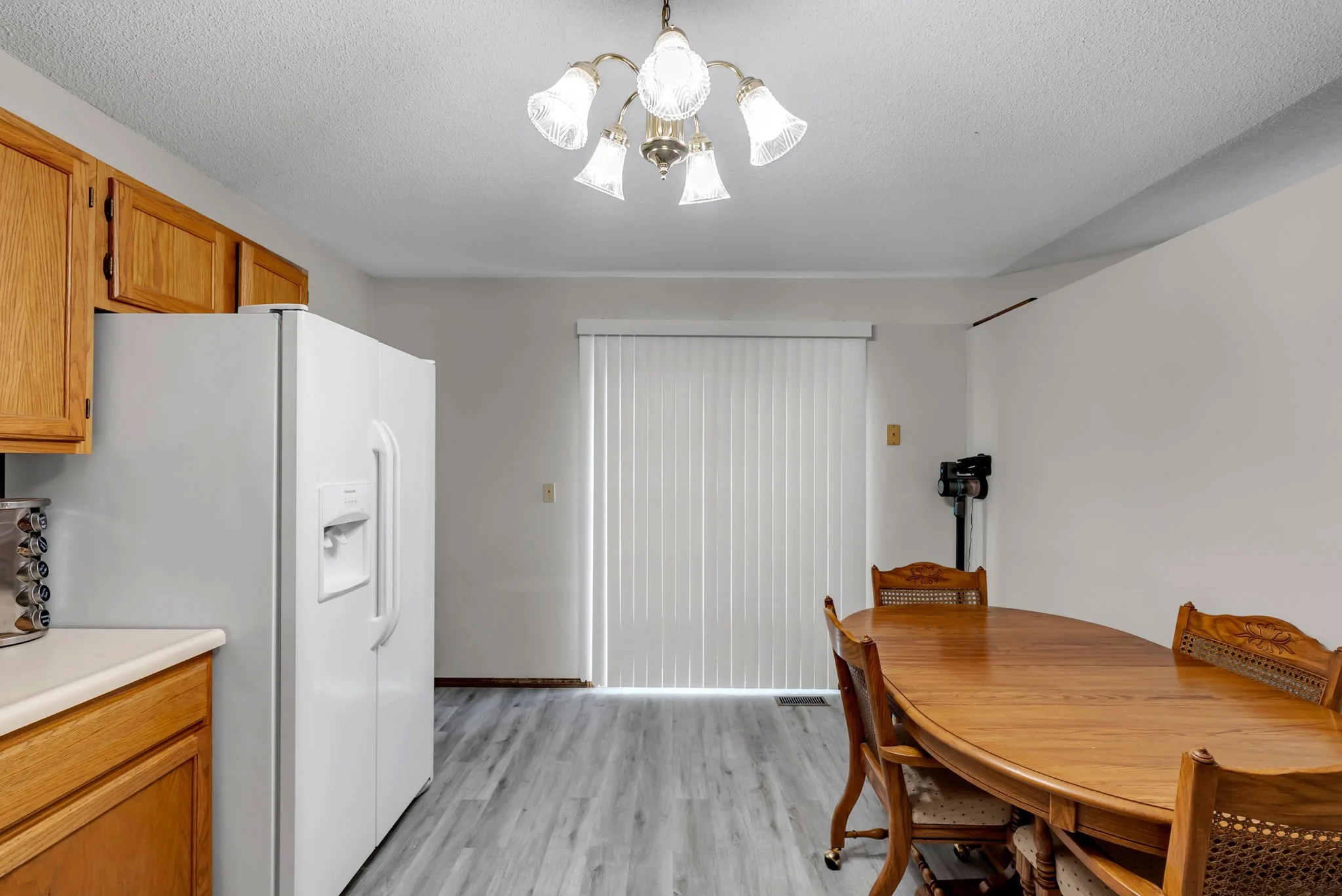 11-6613 N Grove St-11.jpg