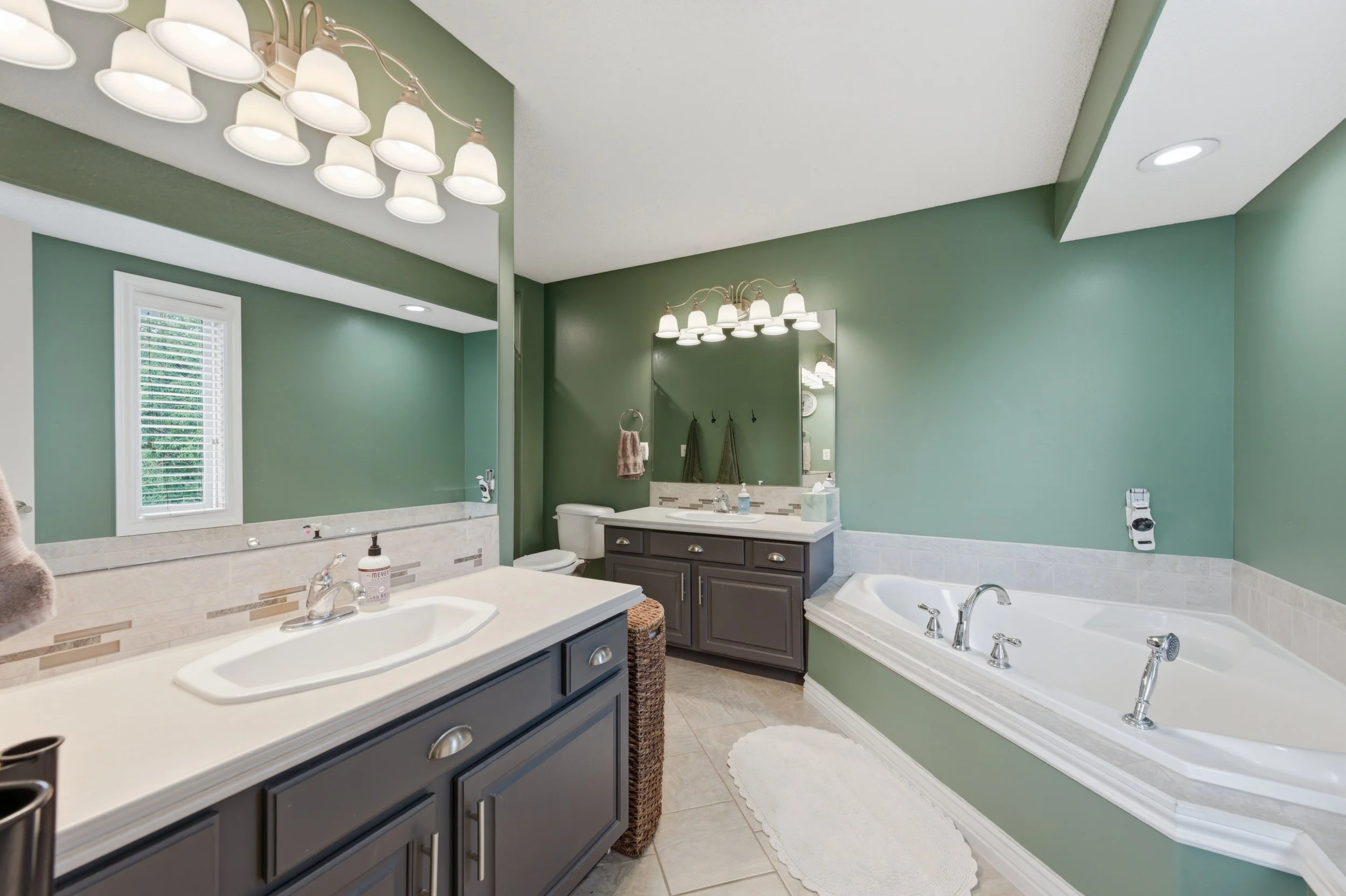 28-626 N Bay Country St-28.jpg