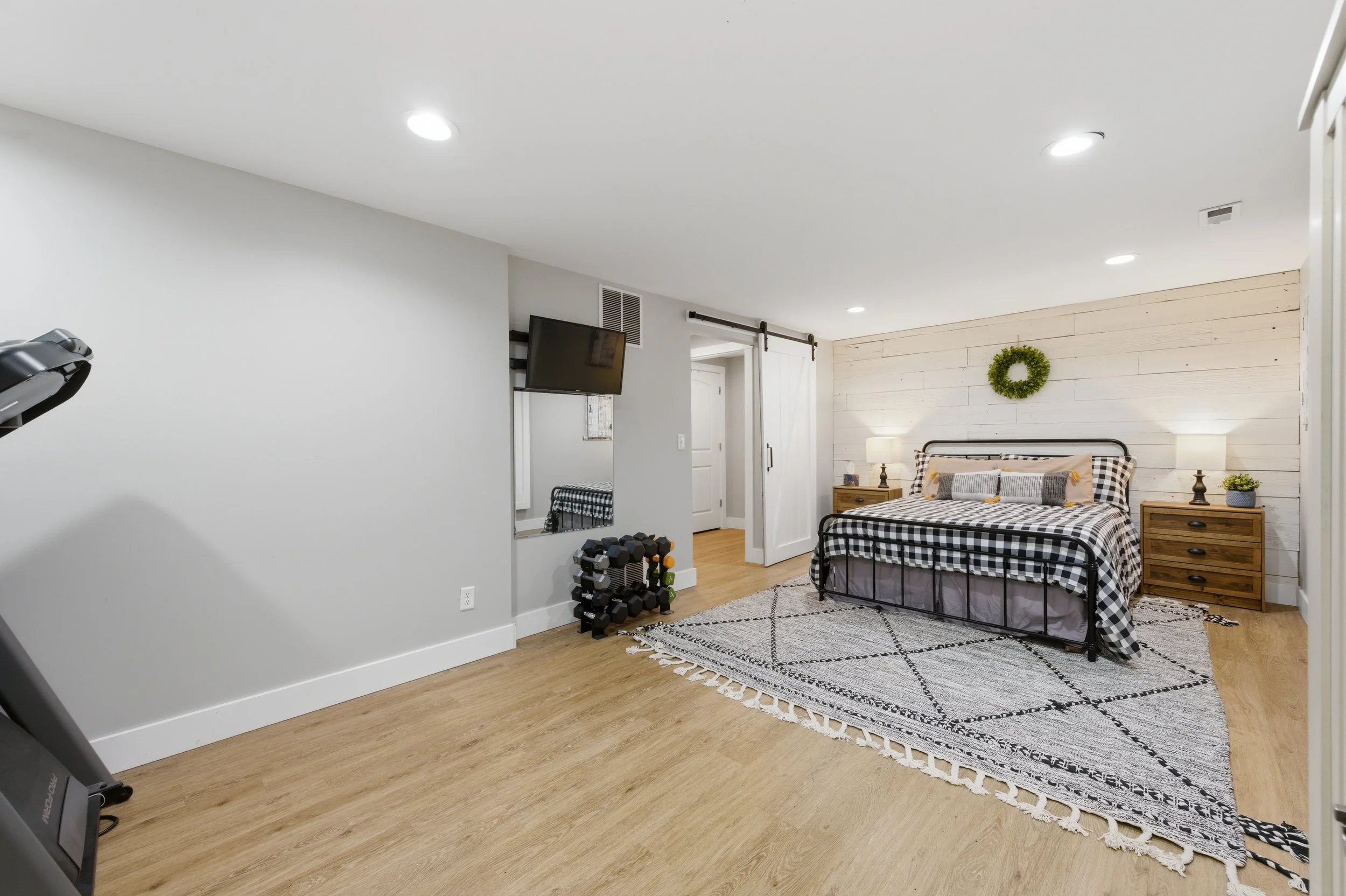 33-626 N Bay Country St-33.jpg