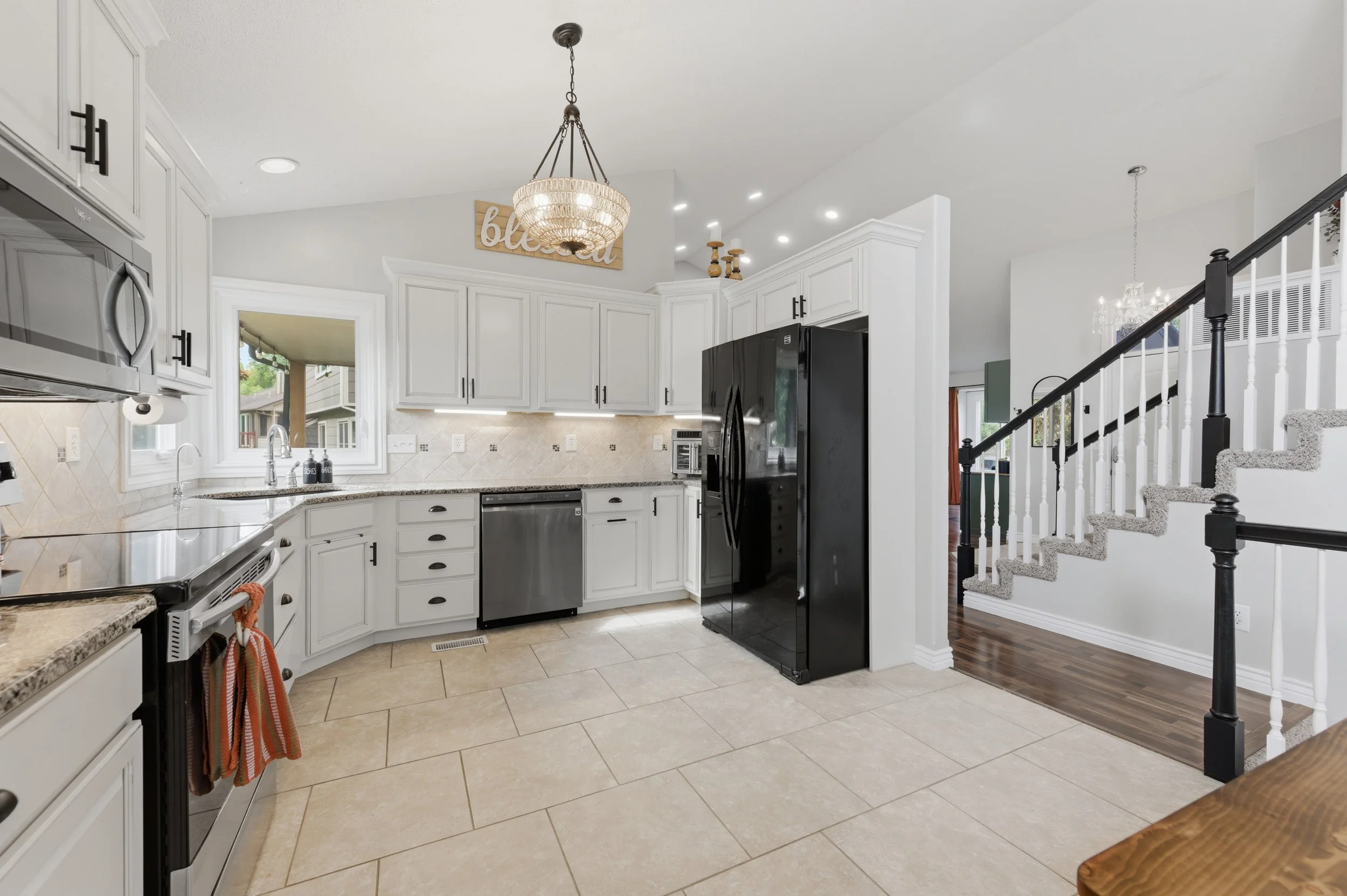 18-626 N Bay Country St-18.jpg