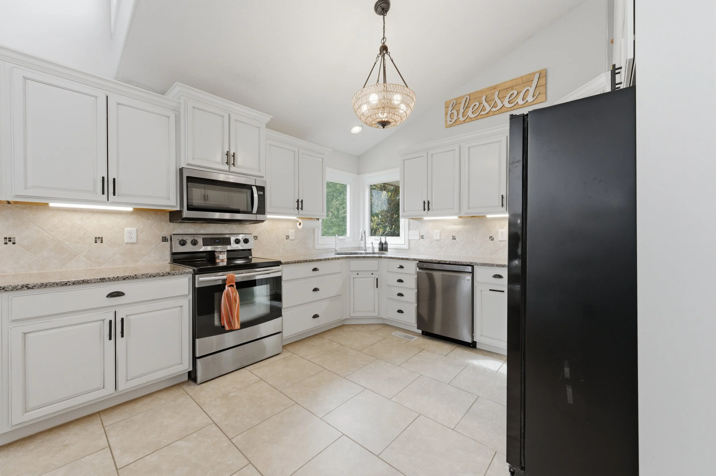 17-626 N Bay Country St-17.jpg