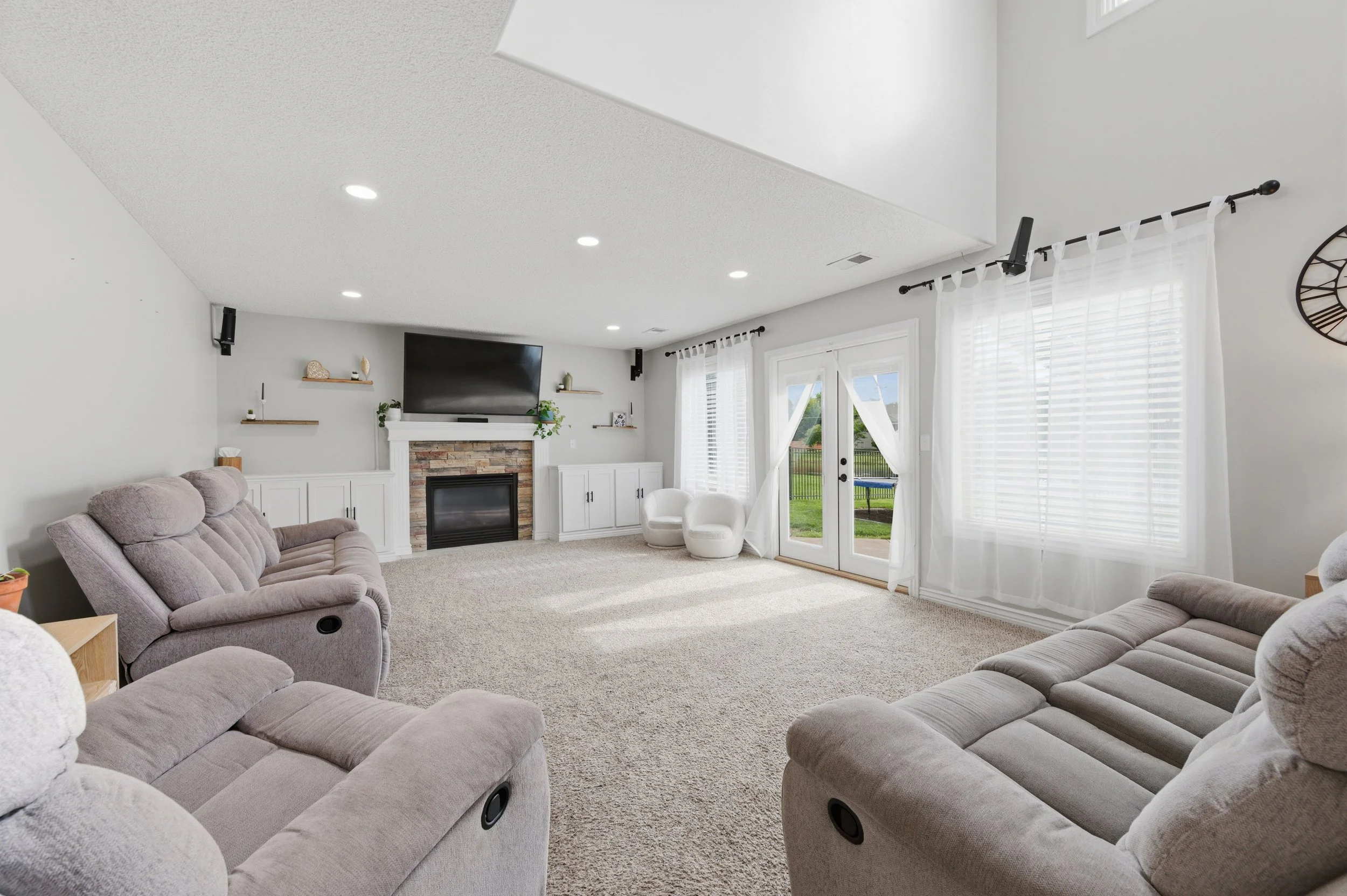 22-626 N Bay Country St-22.jpg