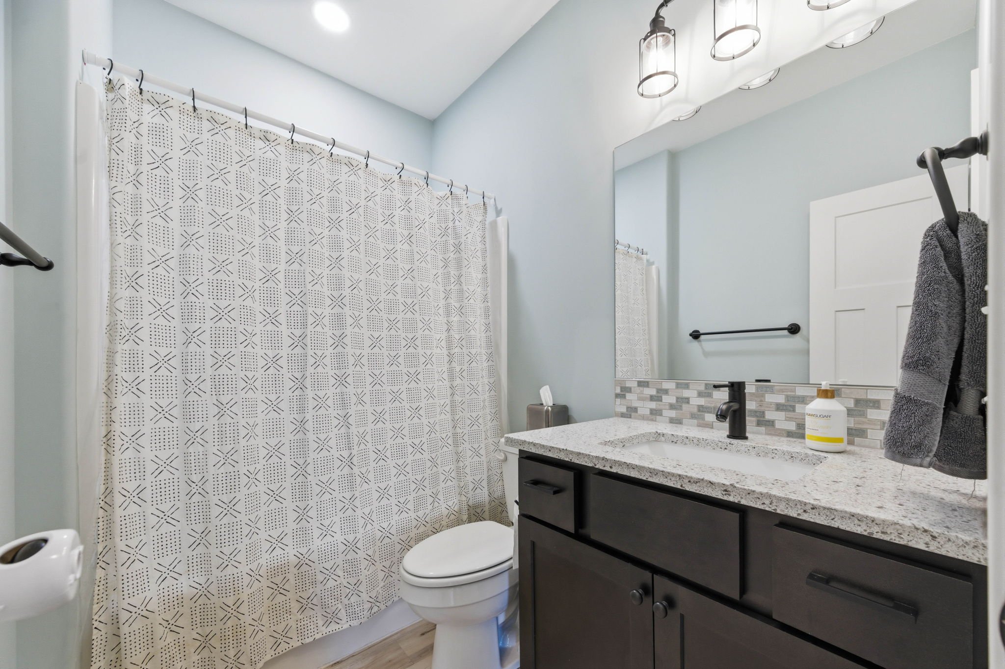 21-2501 E Thunder St-21.jpg