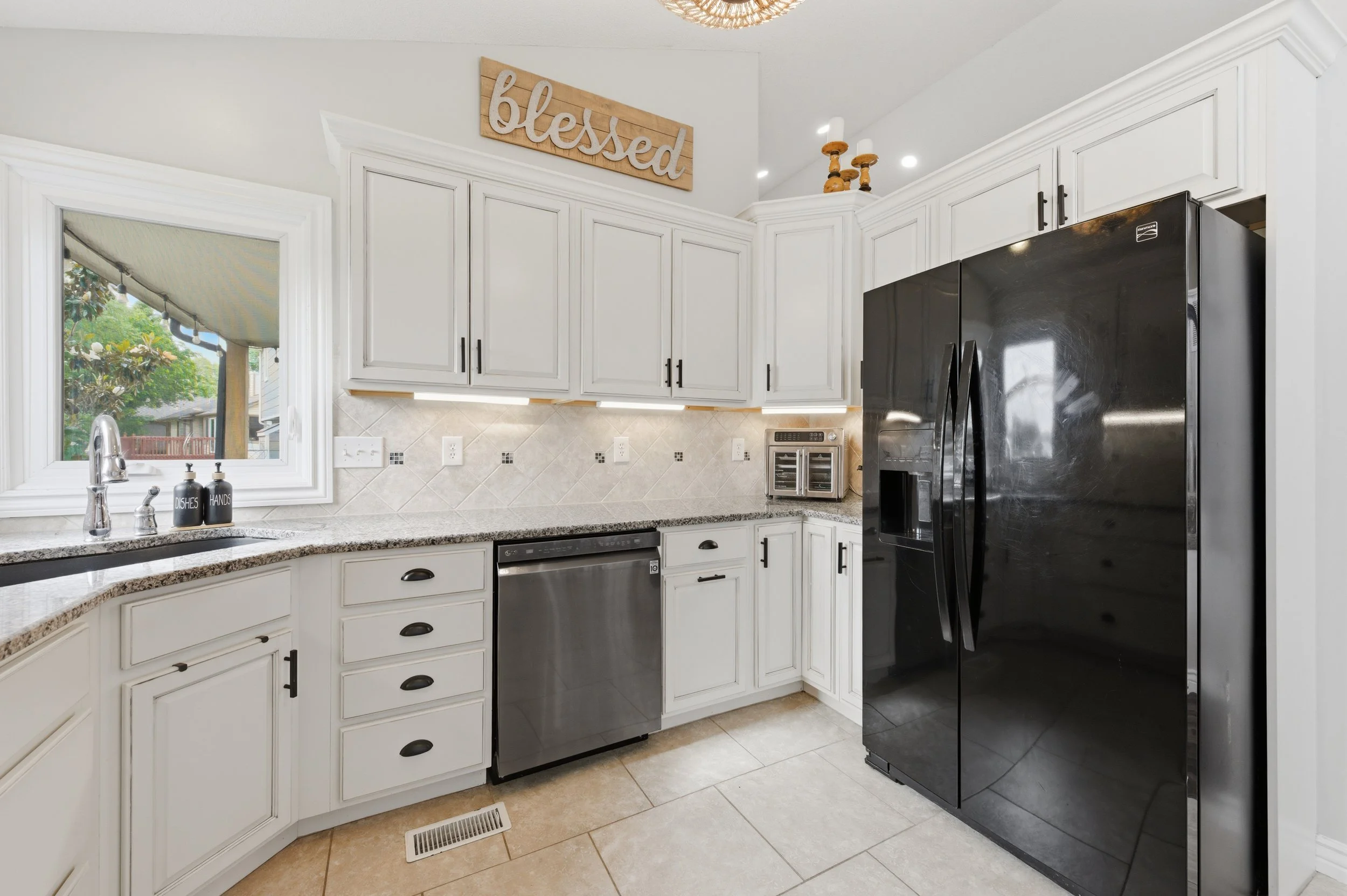20-626 N Bay Country St-20.jpg