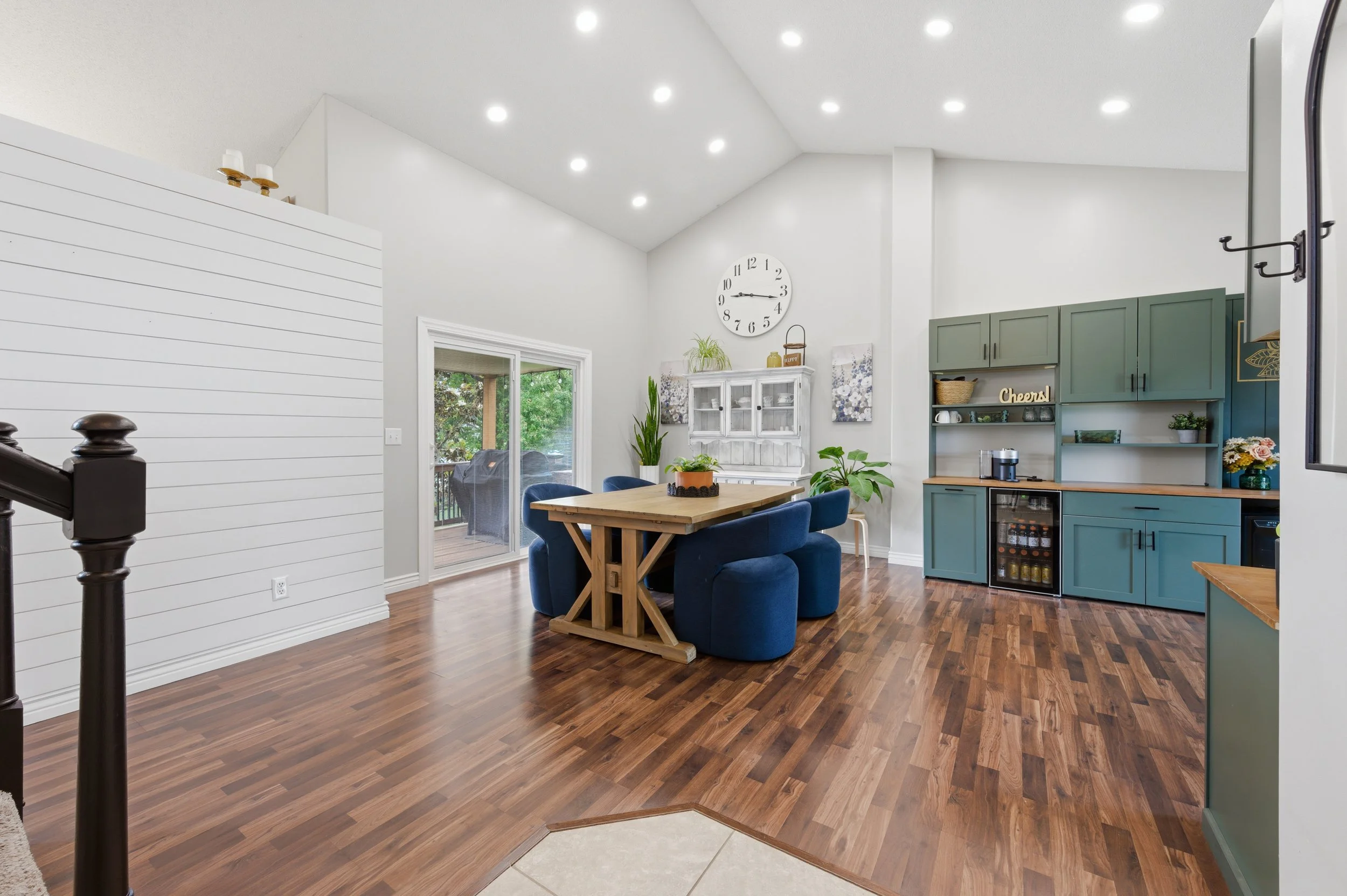9-626 N Bay Country St-9.jpg