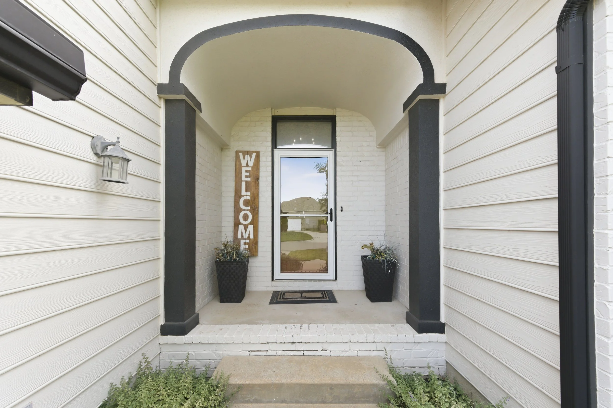 7-626 N Bay Country St-7.jpg