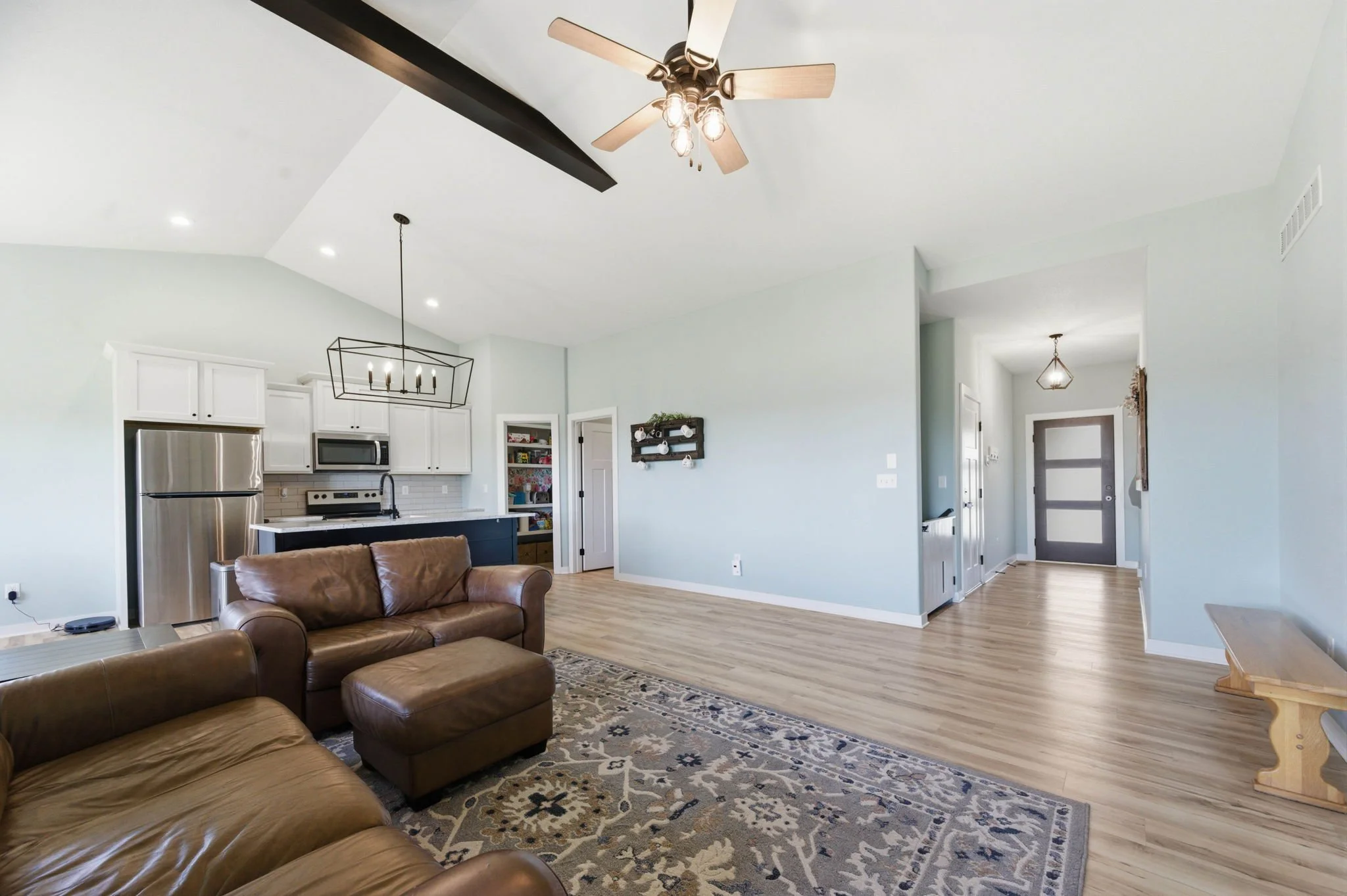 10-2501 E Thunder St-10.jpg