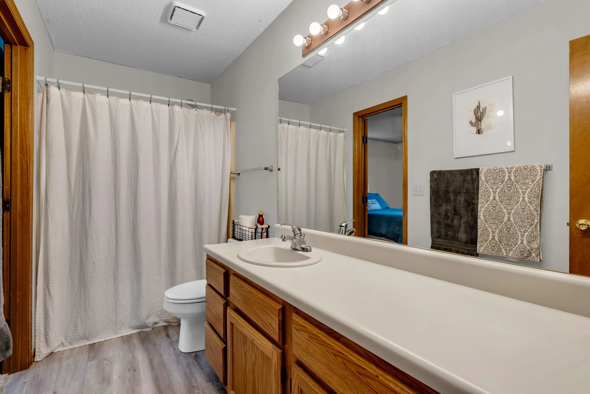17-6613 N Grove St-17.jpg