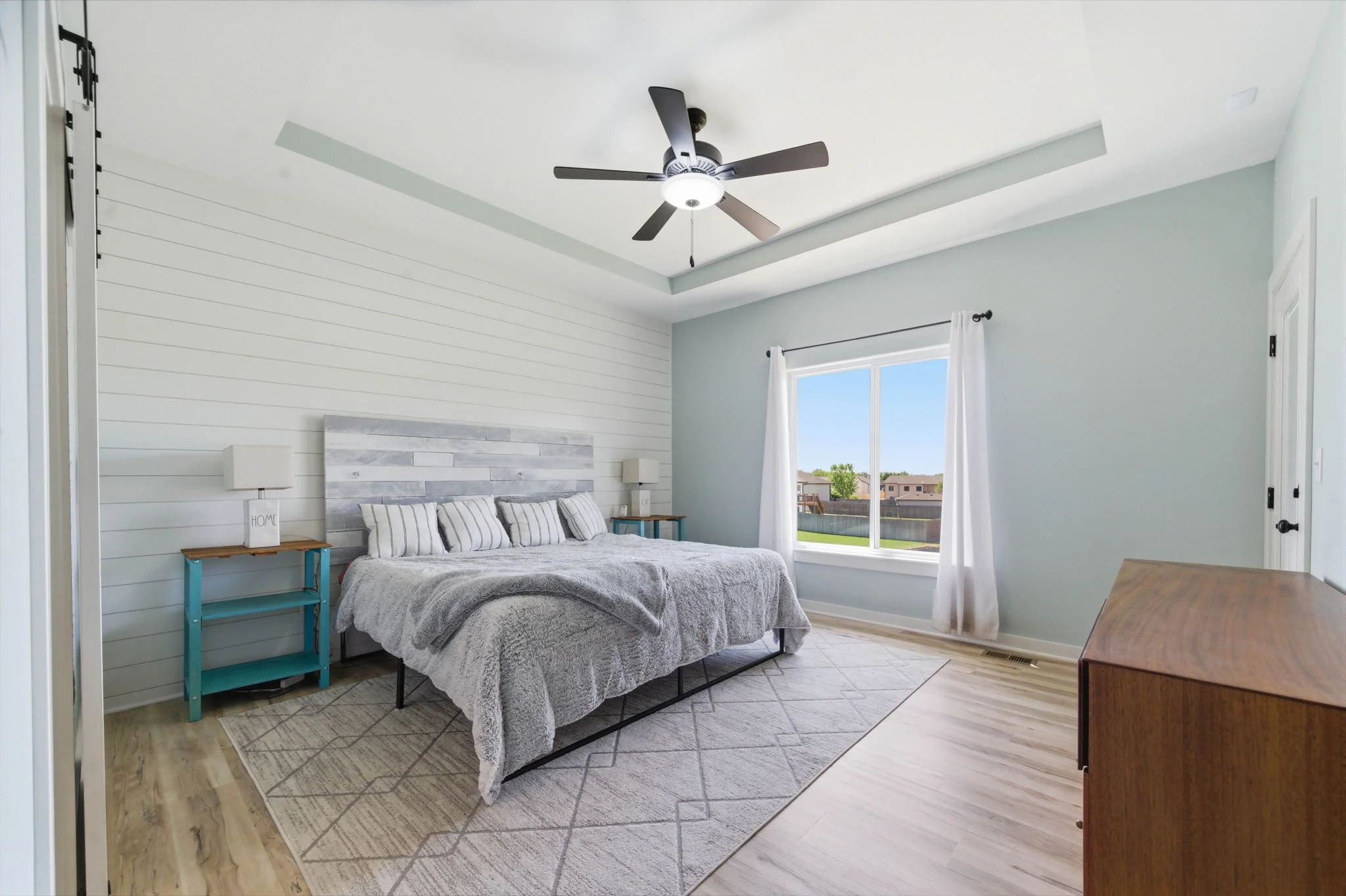 16-2501 E Thunder St-16.jpg