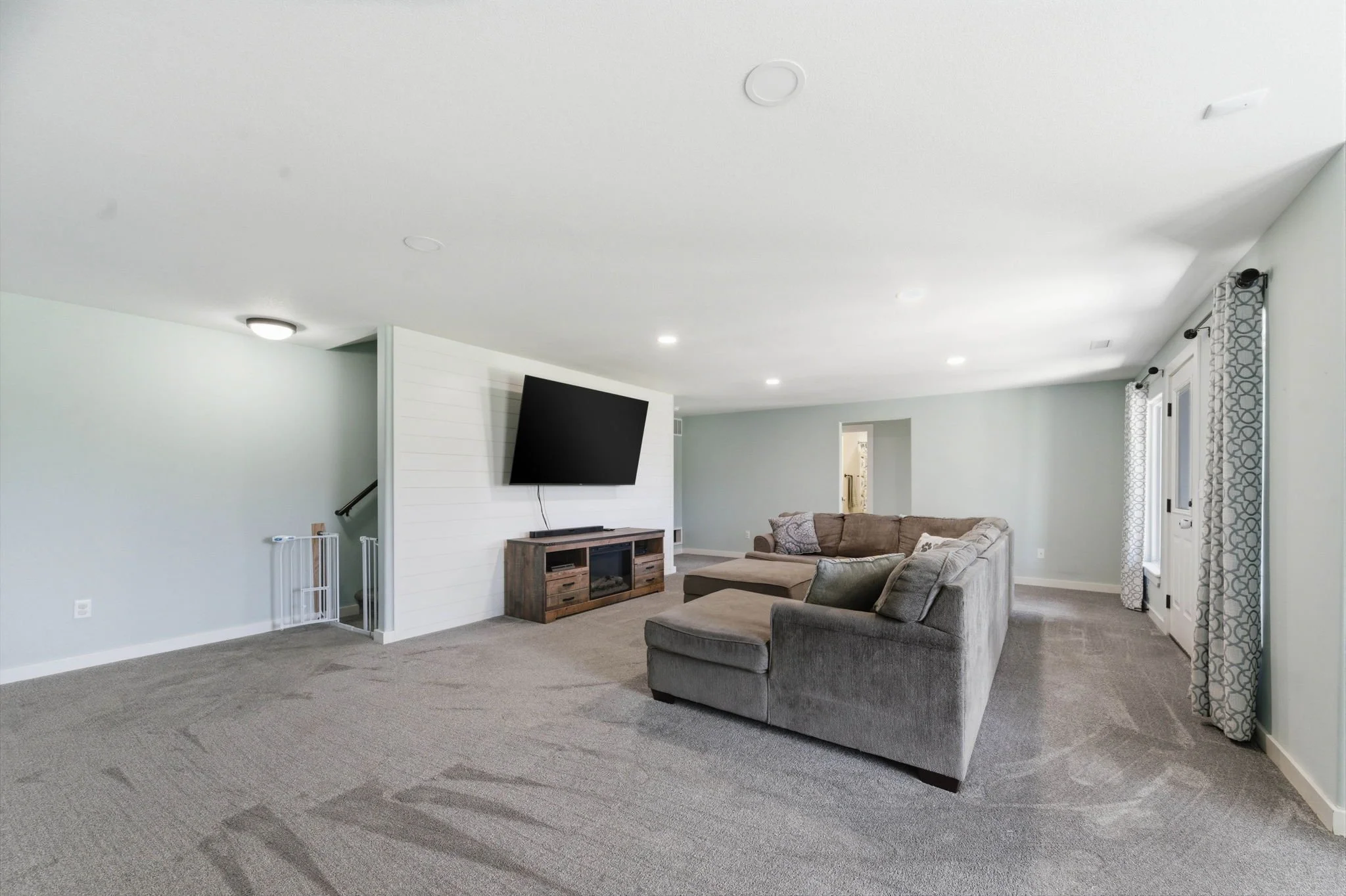 24-2501 E Thunder St-24.jpg