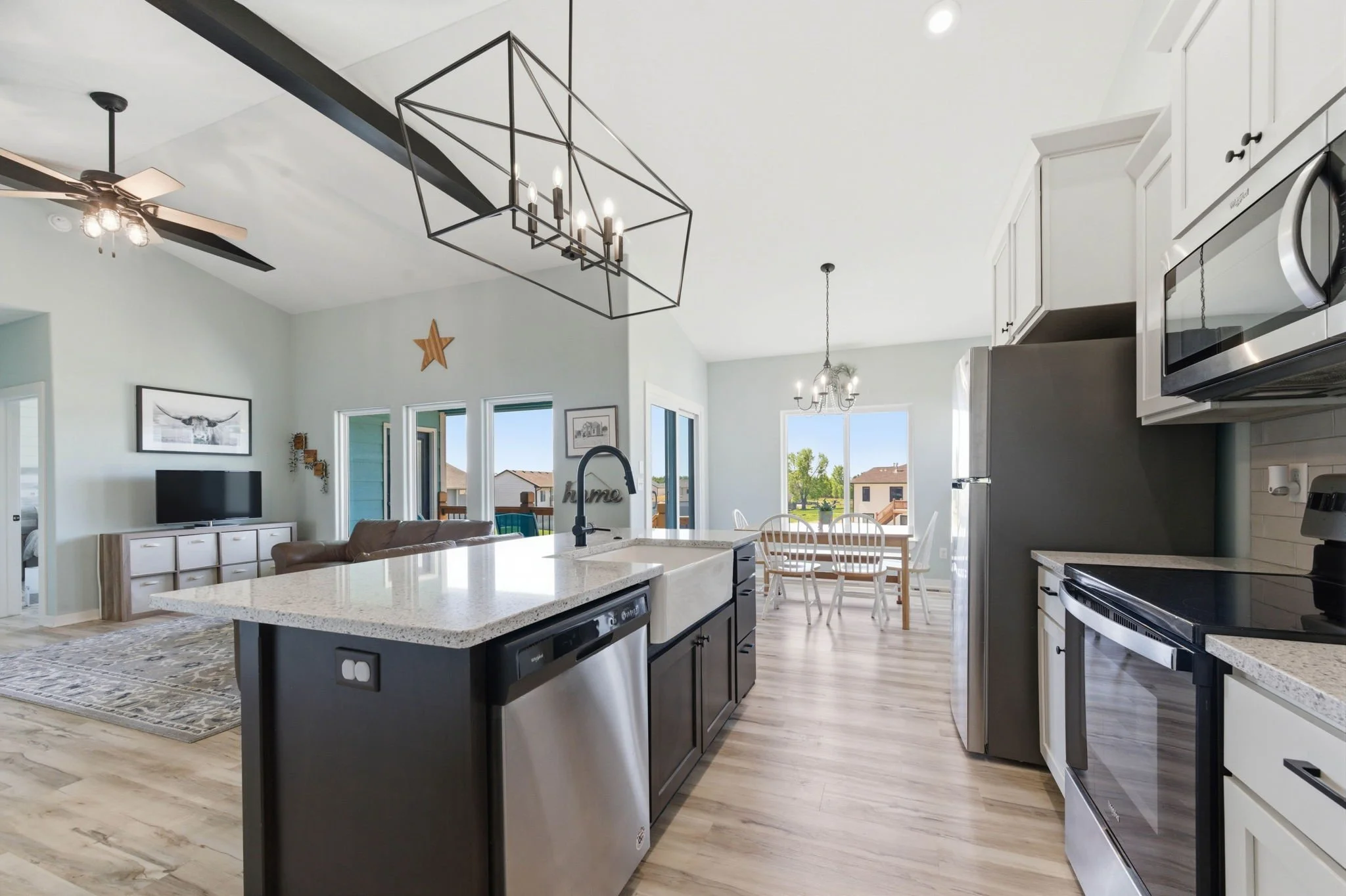 13-2501 E Thunder St-13.jpg