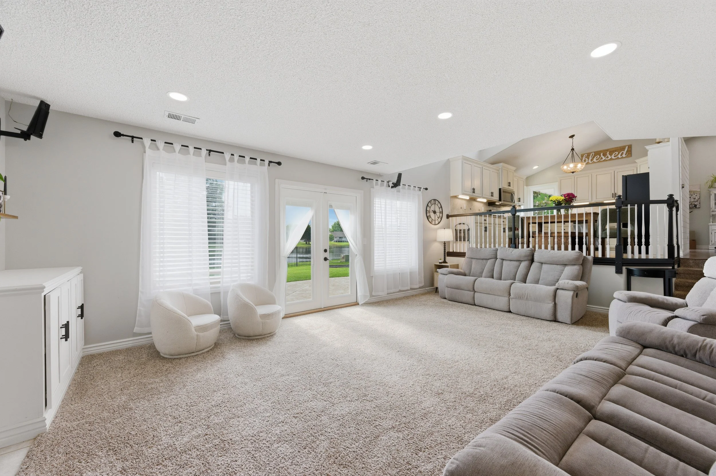 23-626 N Bay Country St-23.jpg
