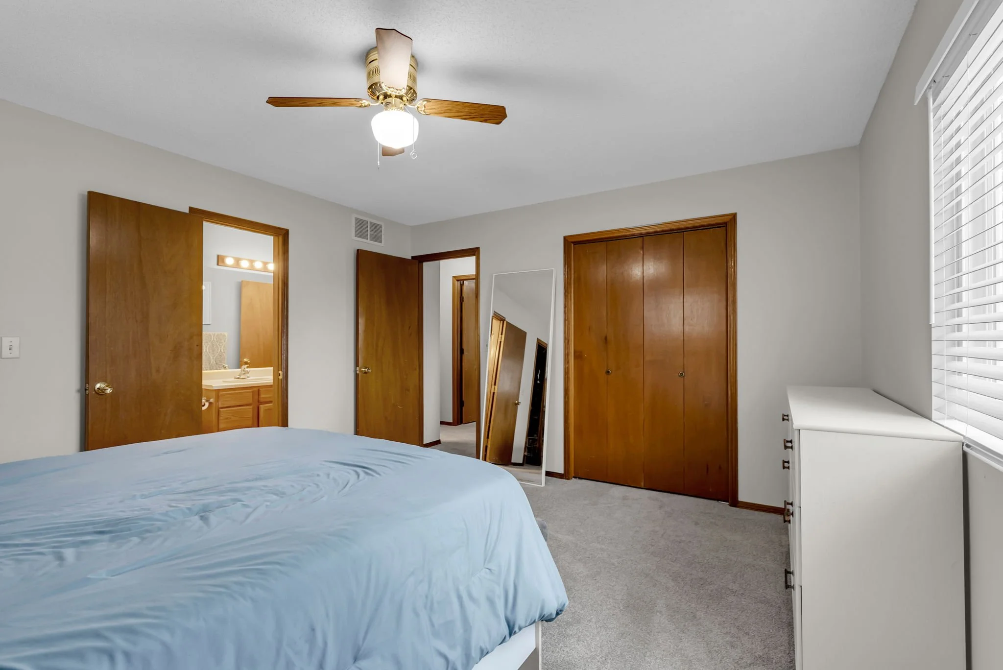 16-6613 N Grove St-16.jpg