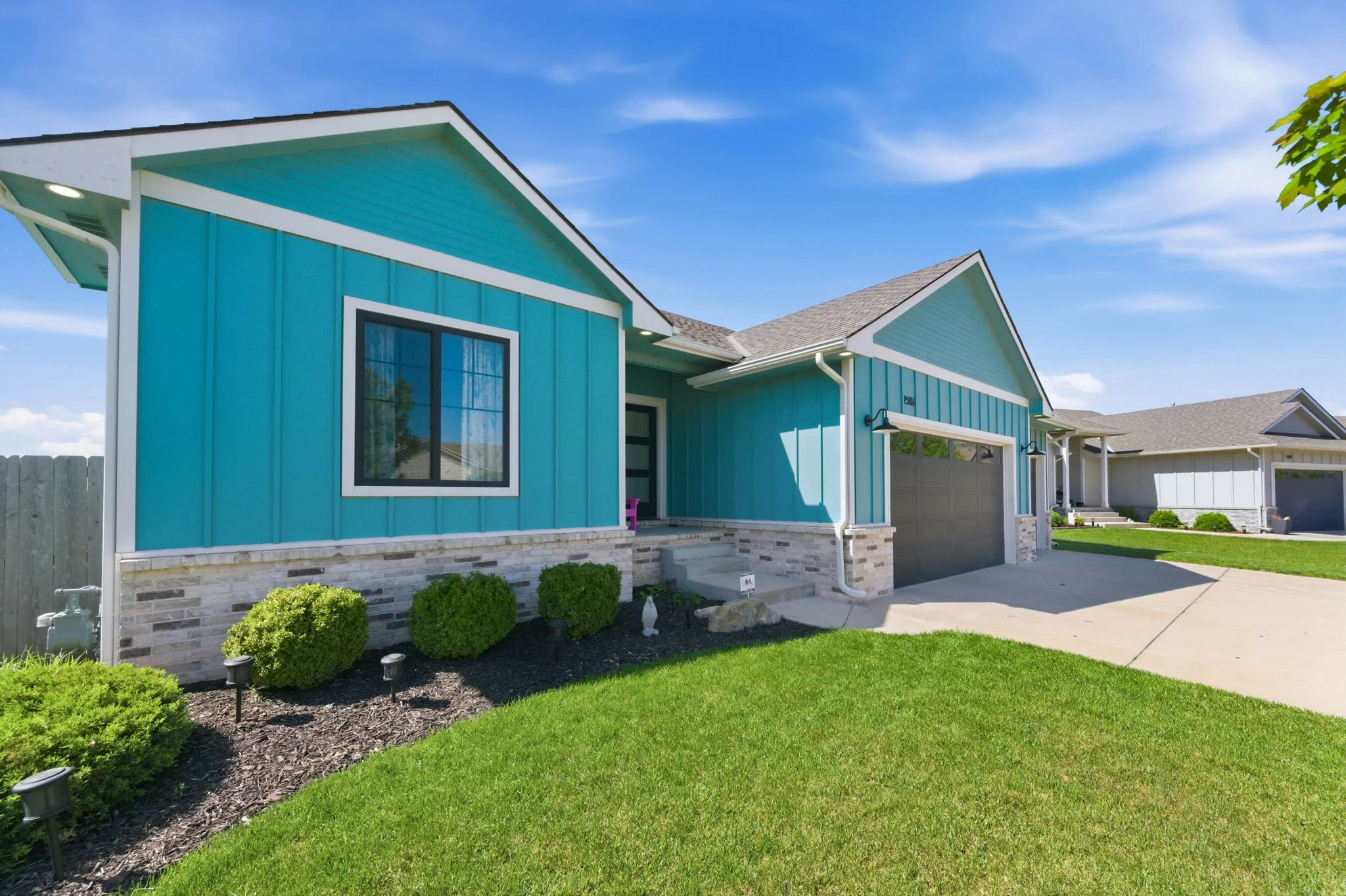 6-2501 E Thunder St-6.jpg