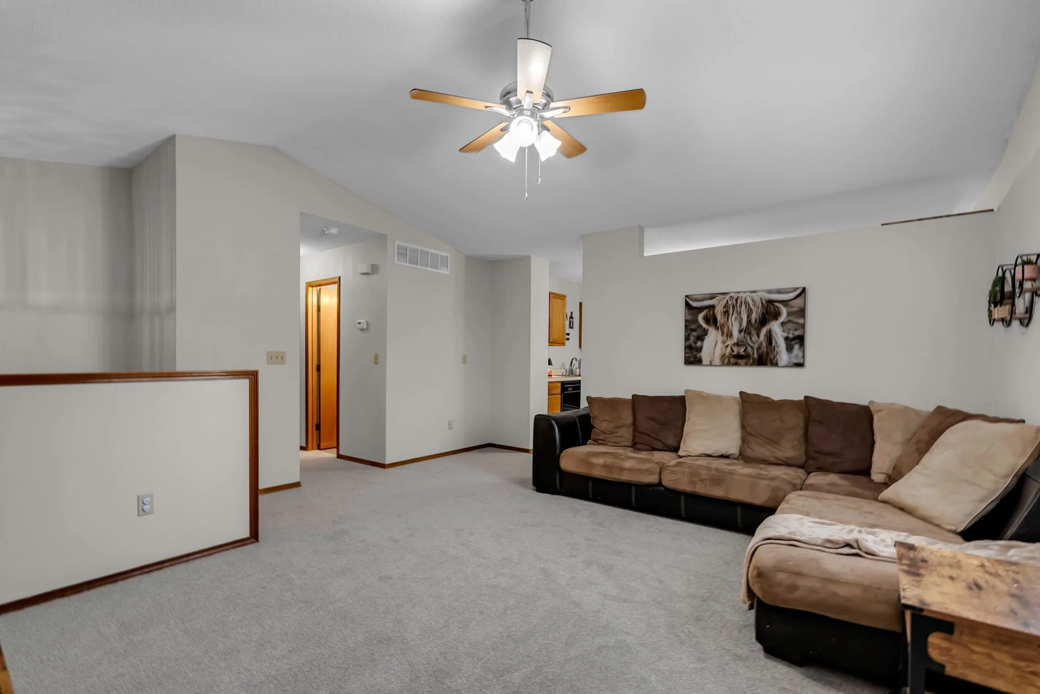 7-6613 N Grove St-7.jpg