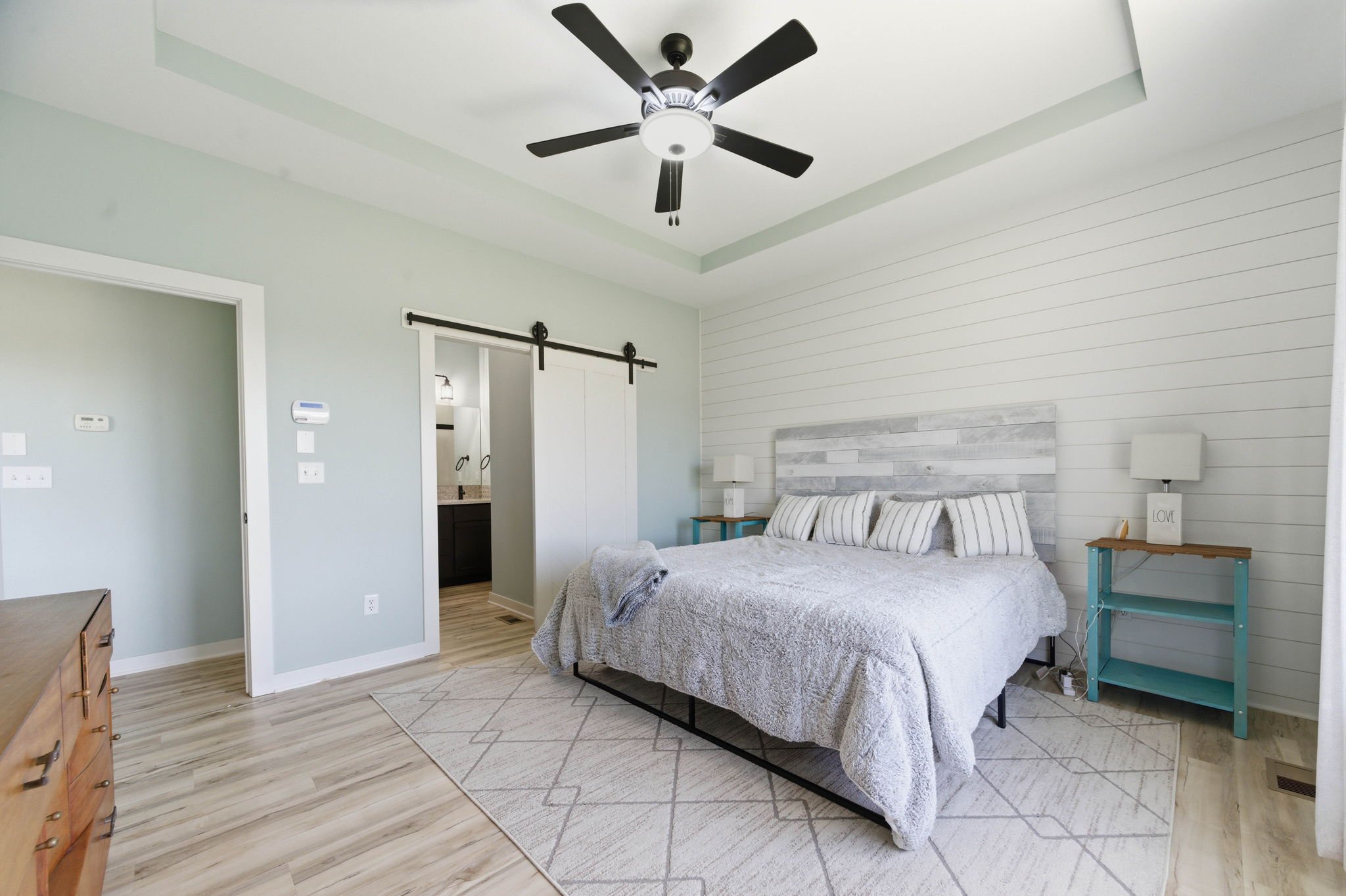 17-2501 E Thunder St-17.jpg