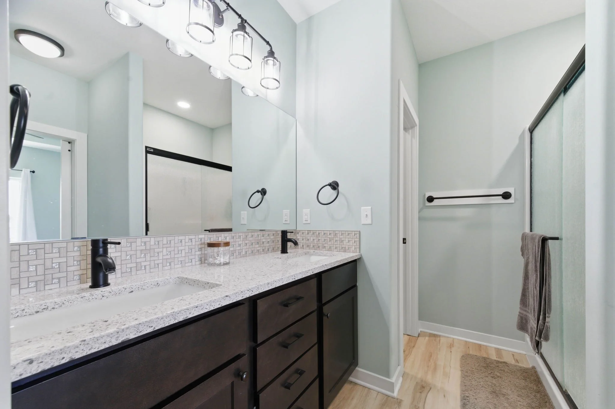 18-2501 E Thunder St-18.jpg