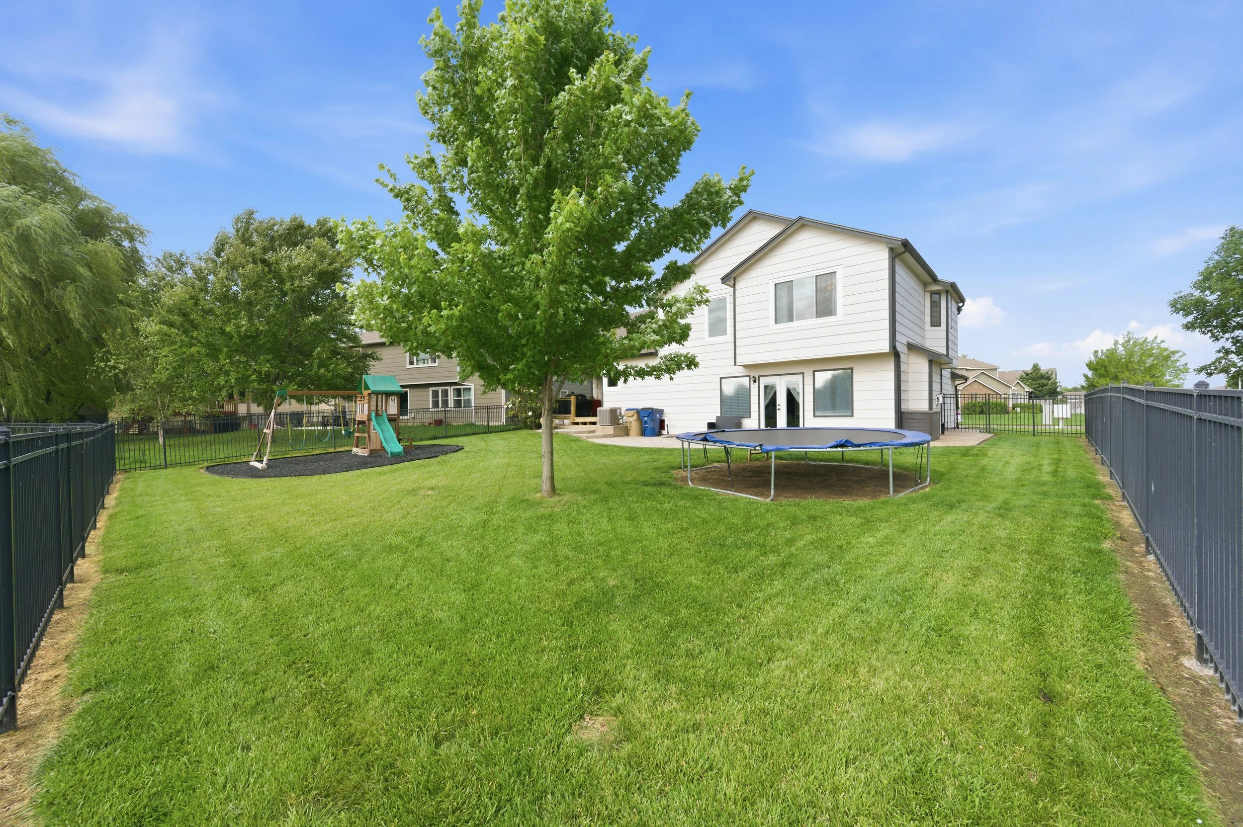 43-626 N Bay Country St-43.jpg