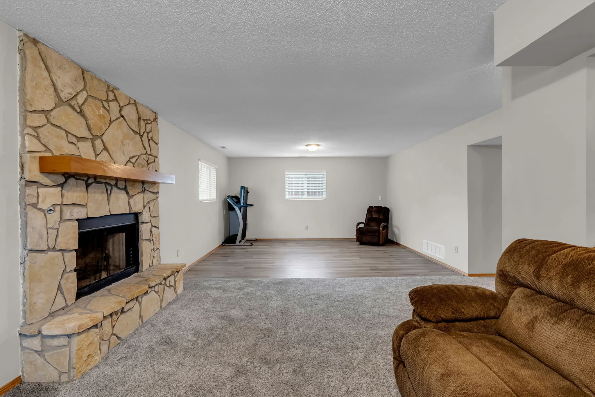 24-6613 N Grove St-24.jpg