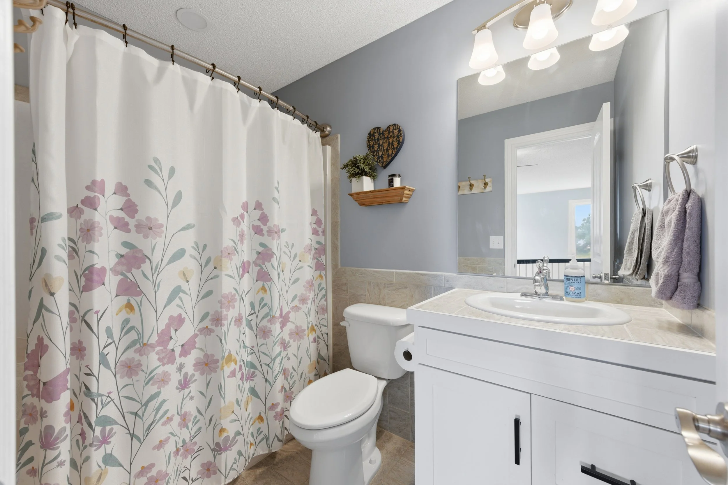 31-626 N Bay Country St-31.jpg