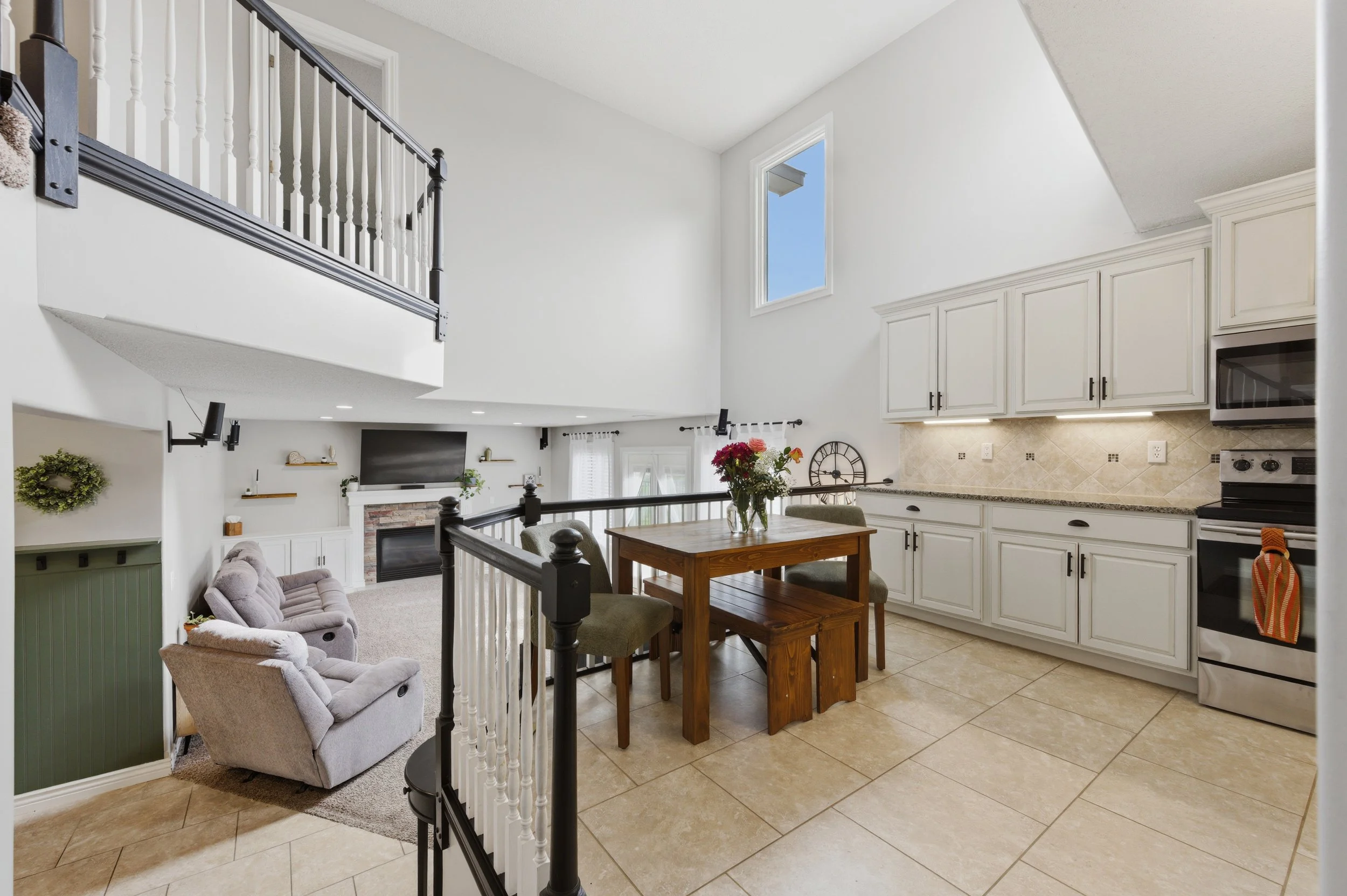 16-626 N Bay Country St-16.jpg