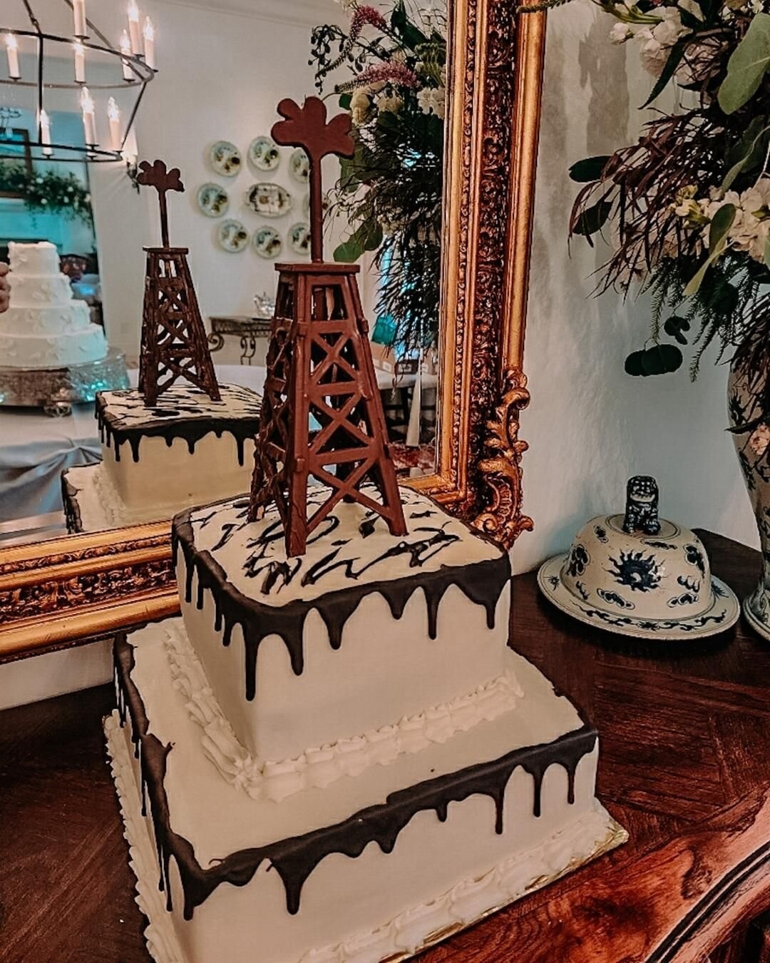Name something better than chocolate...we'll wait. #cakesbycathyyoung #wedding #weddingcake #cake #cakedesign #cakedesigner #cakesofinstagram #sanantonioweddings #weddingsinsanantonio