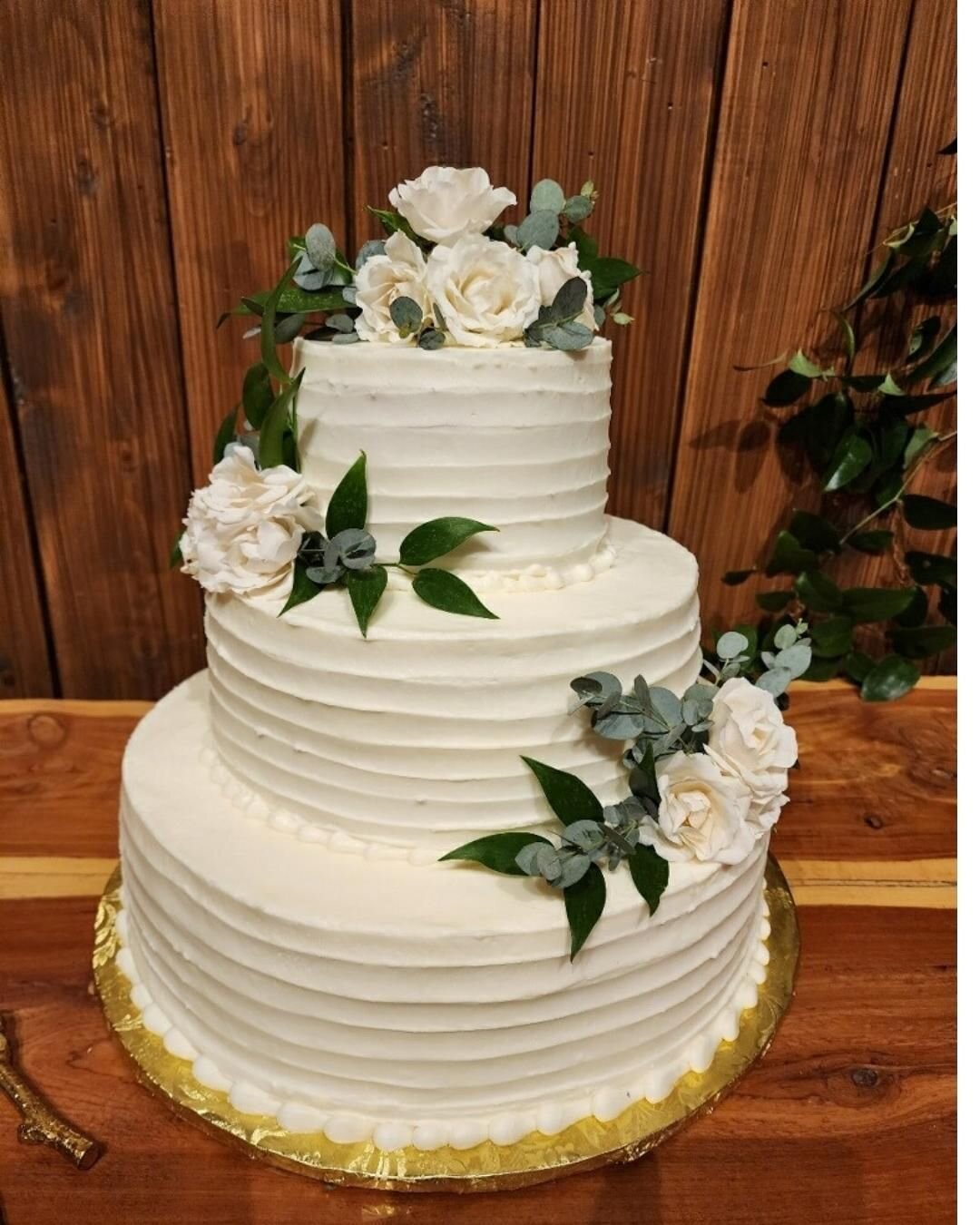🤤 #cakesbycathyyoung #wedding #weddingcake #cake #cakedesign #cakedesigner #cakesofinstagram #sanantonioweddings #weddingsinsanantonio