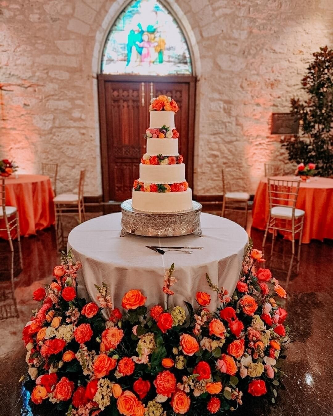 We like to get Southwest-Art-And-Crafty from time to time! #cakesbycathyyoung #wedding #weddingcake #cake #cakedesign #cakedesigner #cakesofinstagram #sanantonioweddings #weddingsinsanantonio