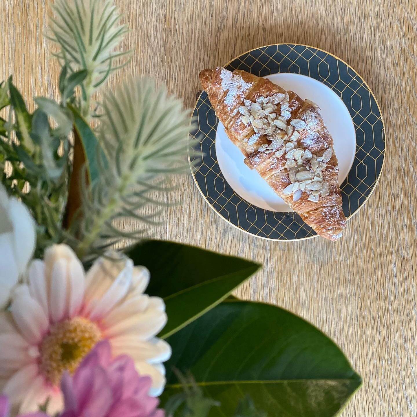 Croissant aux amandes 🥐

#almondcroissant #croissants #frenchpastry #frenchpastries #breakfast #delicious #foodgasm #foodies #tasty 
#eat #eeeeeats #cake #gourmandise #patisserie #food #foodie #instafood #yummy #instagood #love
#wellingtoneat #welli