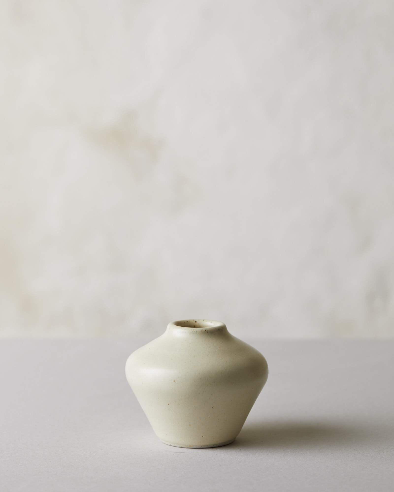 Stubby Bud Vase in Panna Cotta