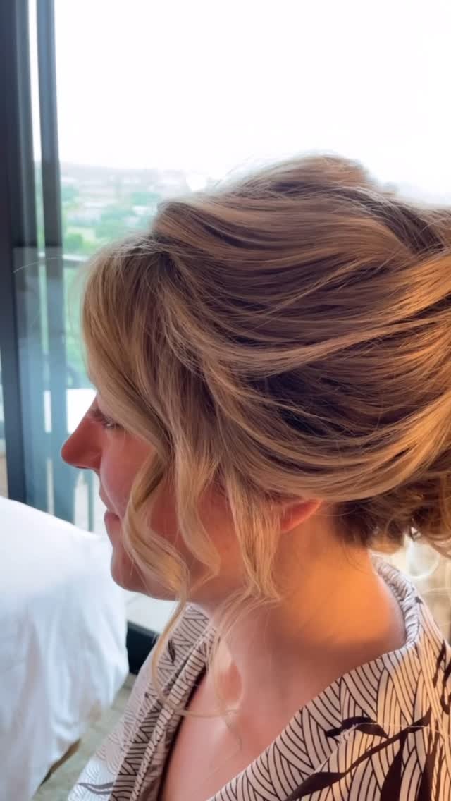 Bridal Hair Inspo & Pro Tips for Your Big Day 💍
A few stunning bridal styles to spark inspiration—plus some professional tips to help you feel confident, comfortable, and photo-ready!
Things to keep in mind when planning your wedding hai