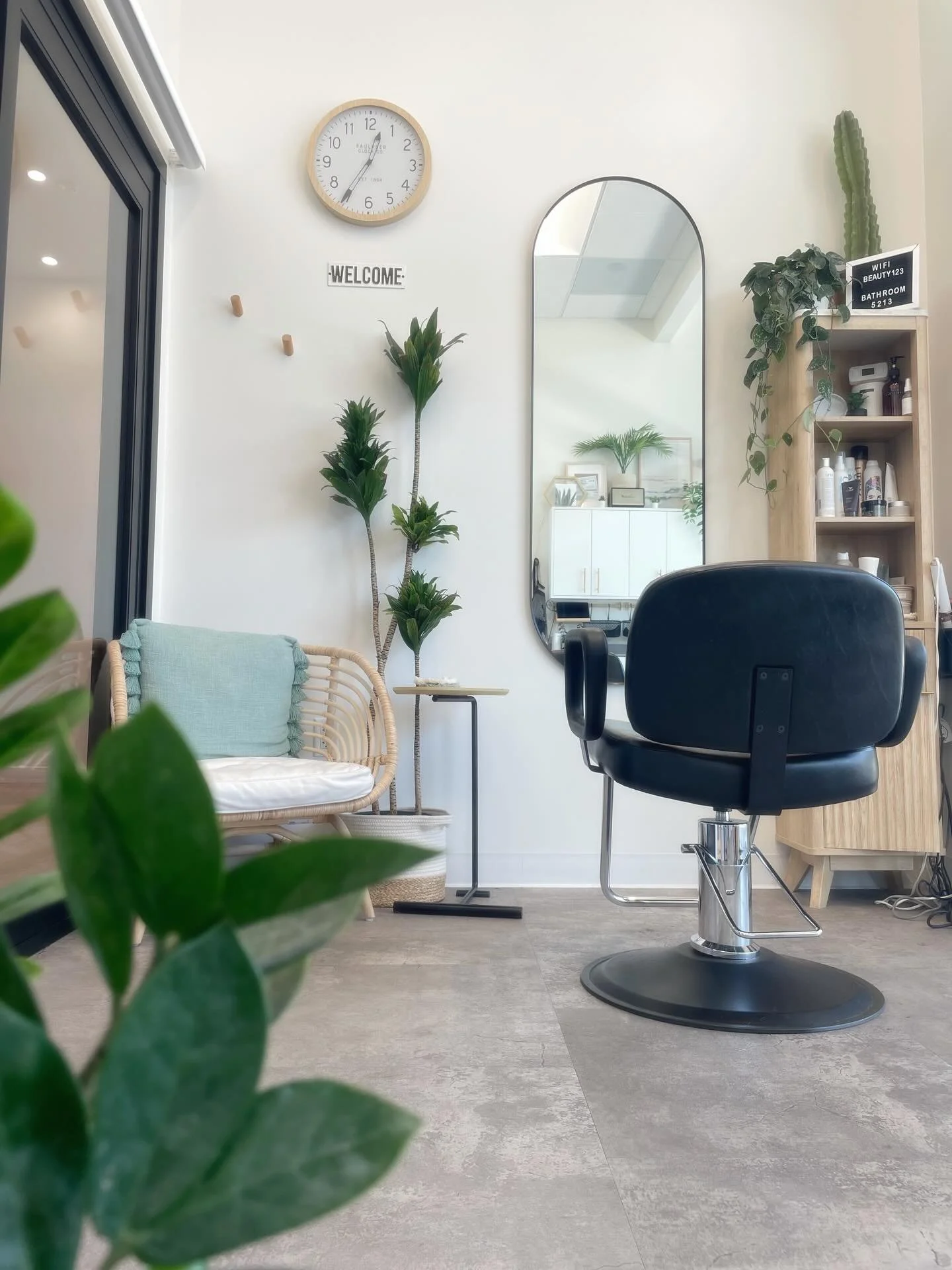 🤍✨ Happy Gratitude Season, beautiful souls ✨🤍

Today my heart feels extra tender + full.
I&rsquo;m thinking about all the simple things that make this career so special&hellip; the things that go way beyond hair.

I&rsquo;m grateful for the warm hu