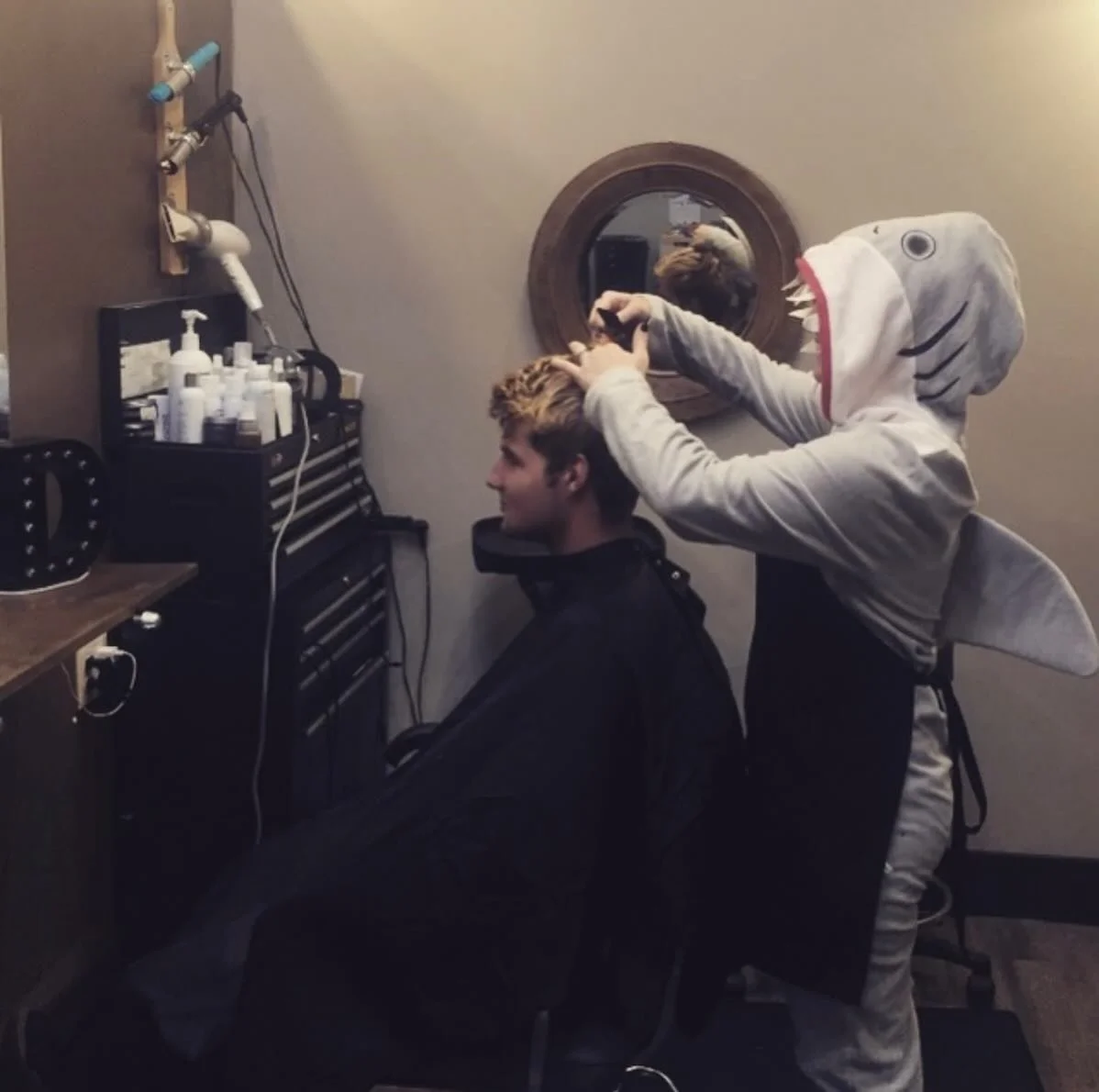 I heard this is what the cool kids are doing&hellip;.

Throwing it wayyy back to 2016 ✂️🦈🍫🐶

A year full of pretty hair, bold choices, and so much fun at Bristle and Blush Salon.
The era where I was:
&bull; Cutting hair dressed as a shark (fully c