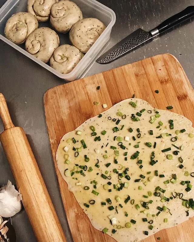 flaky scallion pancakes, sprinkled with all my daughterly love, and approved by popo. feeling 💯🥰! #happymothersday .
.
recipe by @esze.e