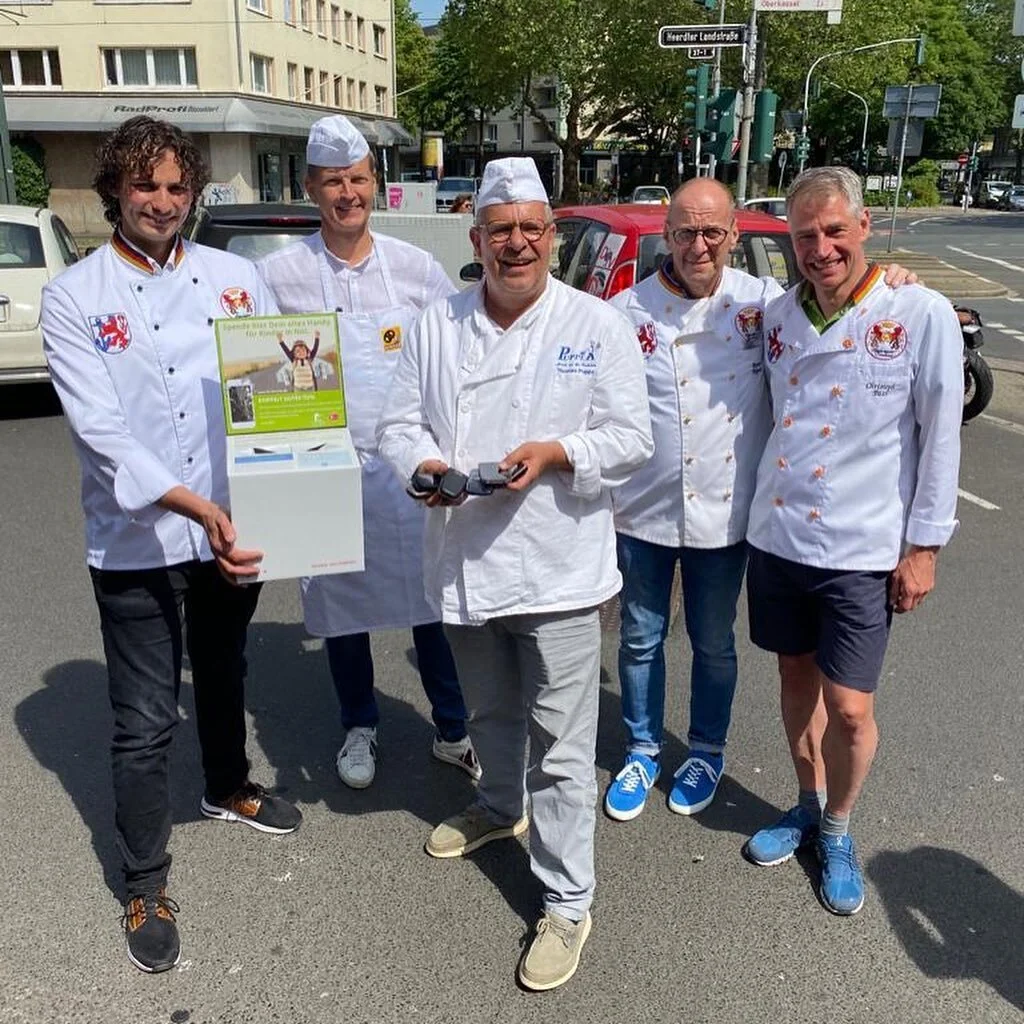 Handysammelboxen bei den @handwerksb&auml;ckerd&uuml;sseldorf. Wir sammeln f&uuml;r @its_for_kids_official  @kinderschutzbund_duesseldorf  Bringt Eure alten ausrangierten Handy&lsquo;s in unsere B&auml;ckereien.