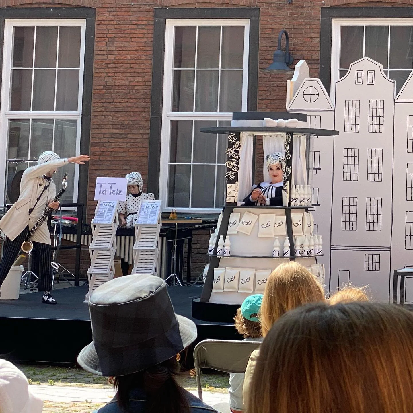 Die Junge Oper begeisterte beim @kulturinselfestival mit der @Urauff&uuml;hrung der von Anete Melece liebevoll geschriebenen Buches @Kiosk