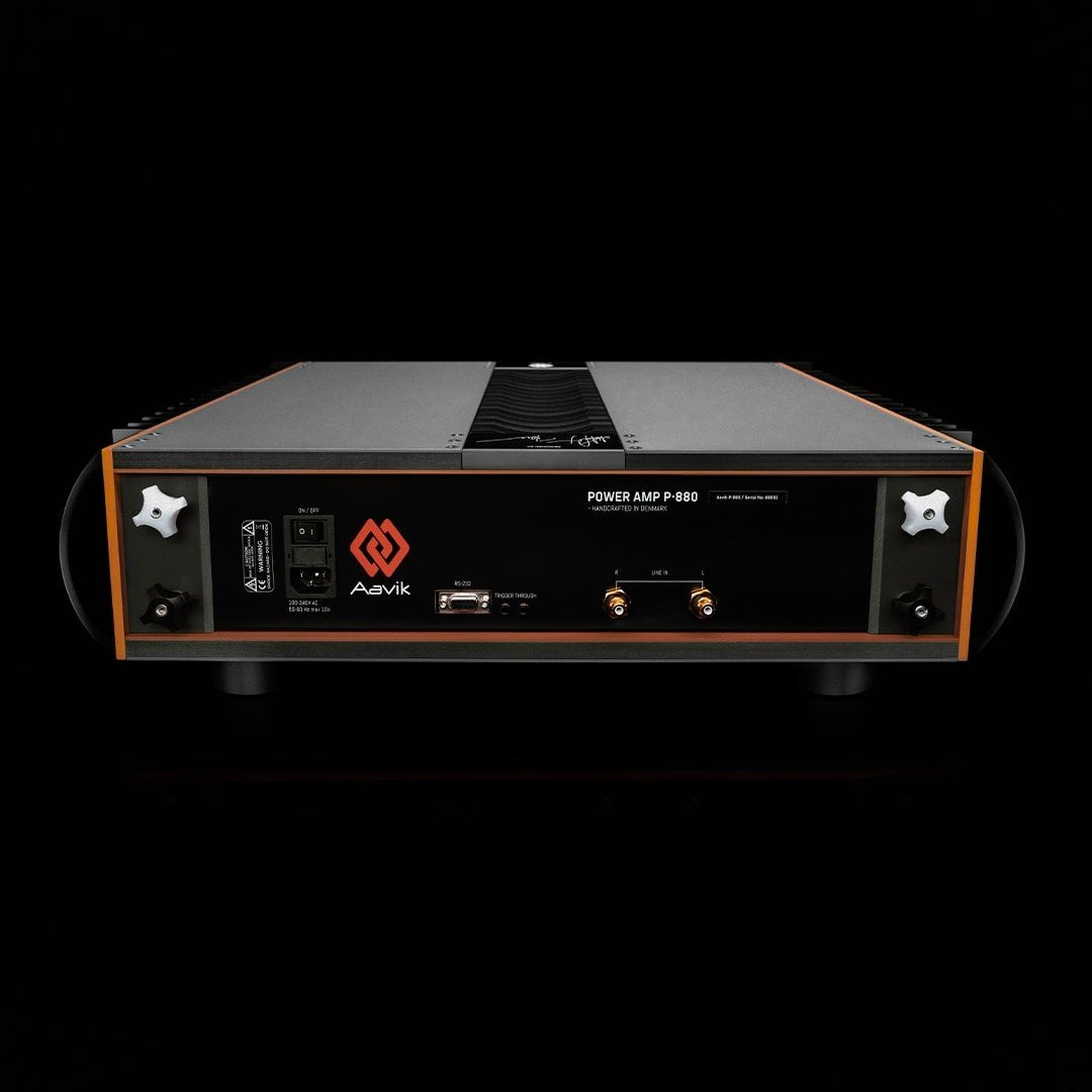 Aavik-PowerAmp880-Back-Total-MOBILE-min.jpg