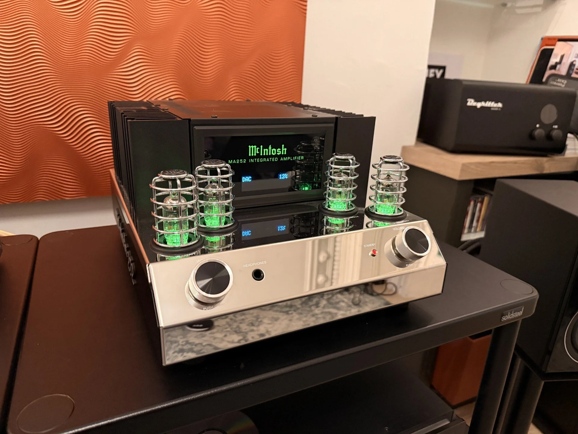 McIntosh252-2.jpg