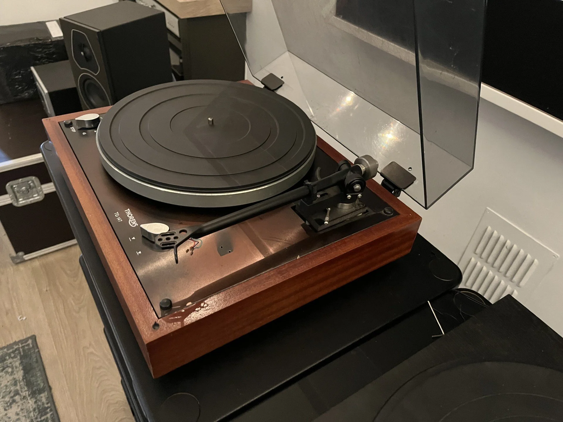 Thorens147-2.jpg