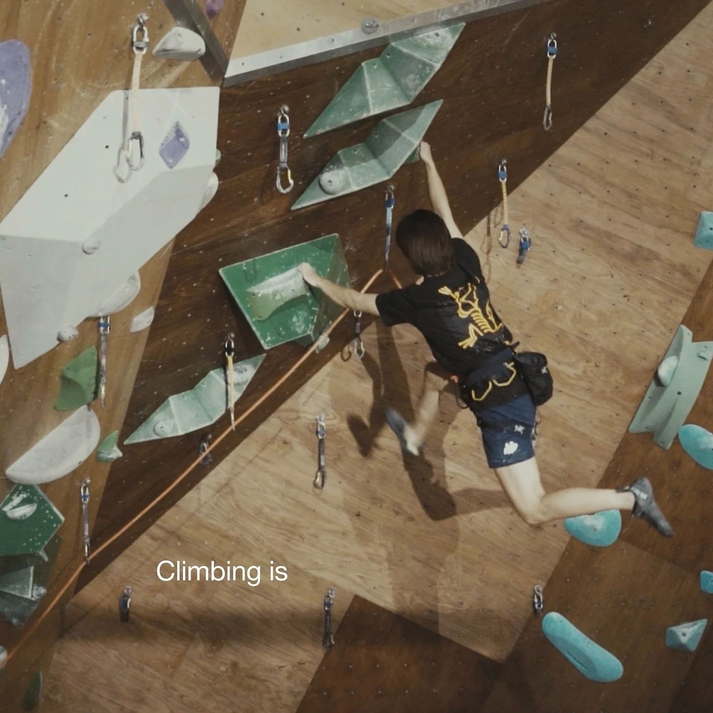 ✱ Climbing is ____________
Climbing is a part of my family life and it‘s the longest journey I’ve been on.
「攀岩是我們家庭生活的方式之一,
也是我目前堅持最久的一段旅程。」
/
Climber: 姚廷蓁 @yao_tingchen 
Location: 原岩攀岩館中和店 @tupclimbing 
SUMMER OF CLIMB TAIPEI 人物專訪即將
