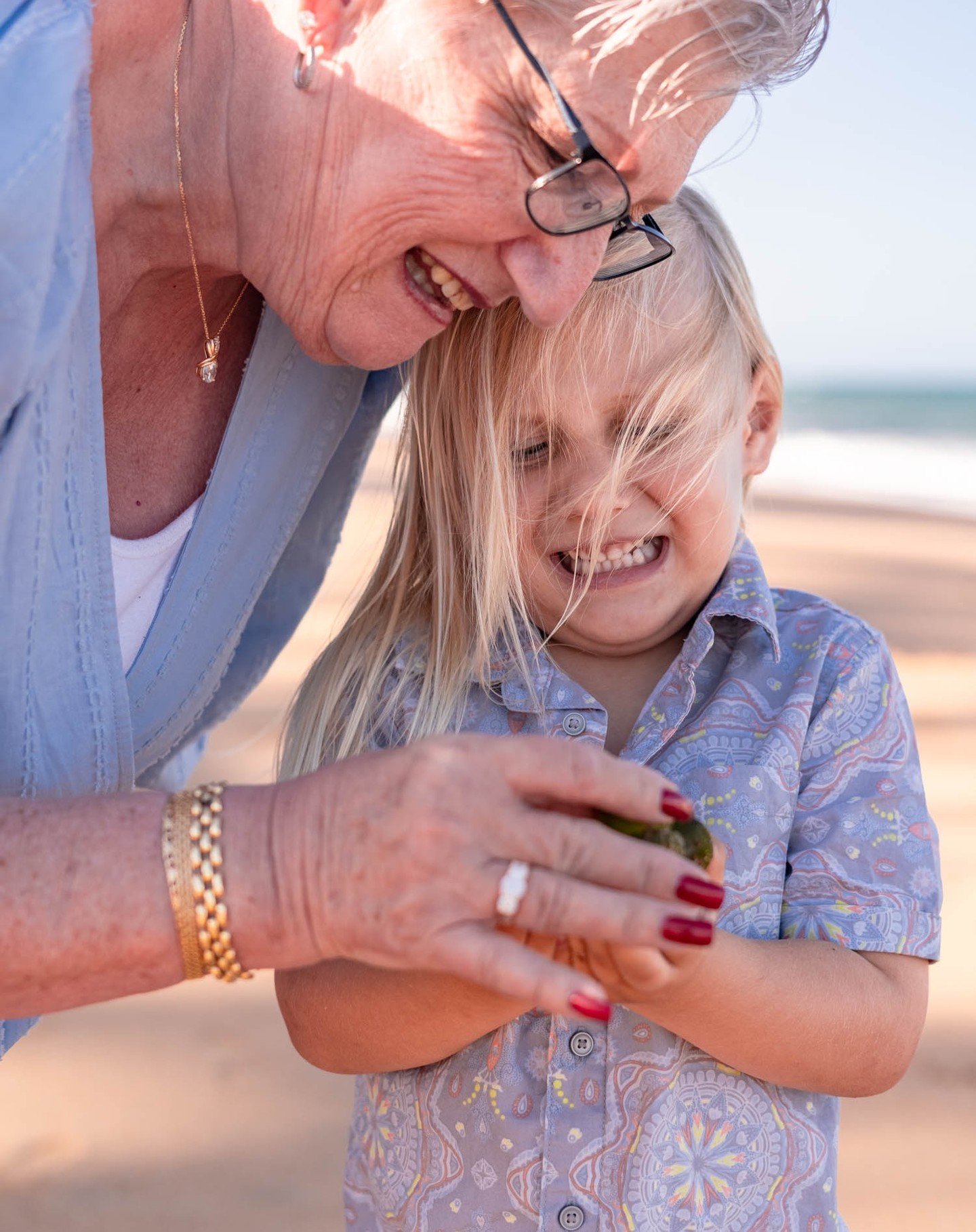 A sweet little family session from last year when Saywers nanny's were visiting from overseas. These ladies were not used to the beach and Sawyer had lots of fun exploring and showing them the treasures he found. So cute! #eyeswideimaging #agneswater