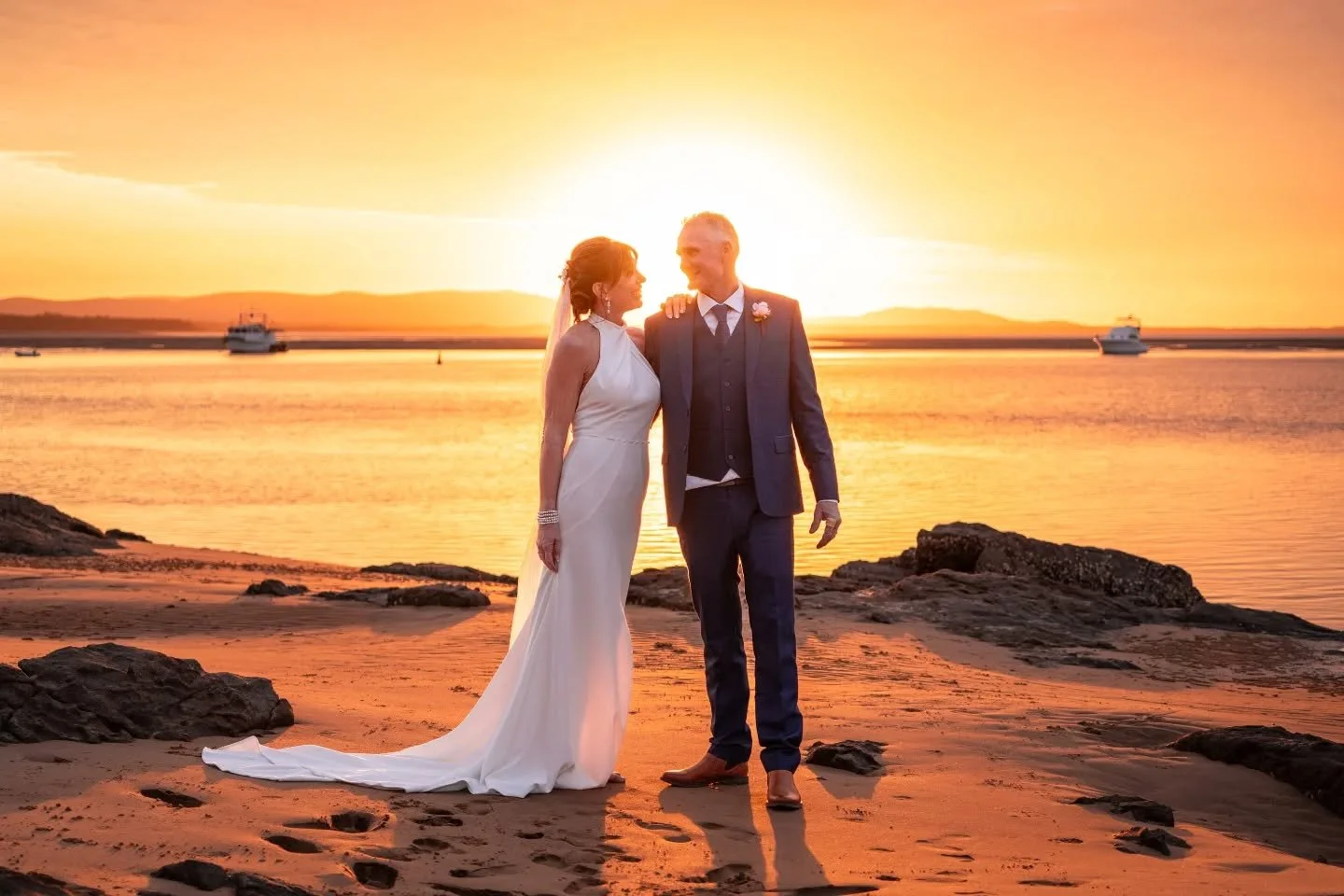 This sunset had to have its own spot on the grid!
What can I say, some days you just get lucky, we chose the right spot and nature gave Suzanne and Paul the best wedding gift imaginable ❤️&zwj;🔥
#eyeswideimaging #sunset #sunsetlovers #weddingphotos 